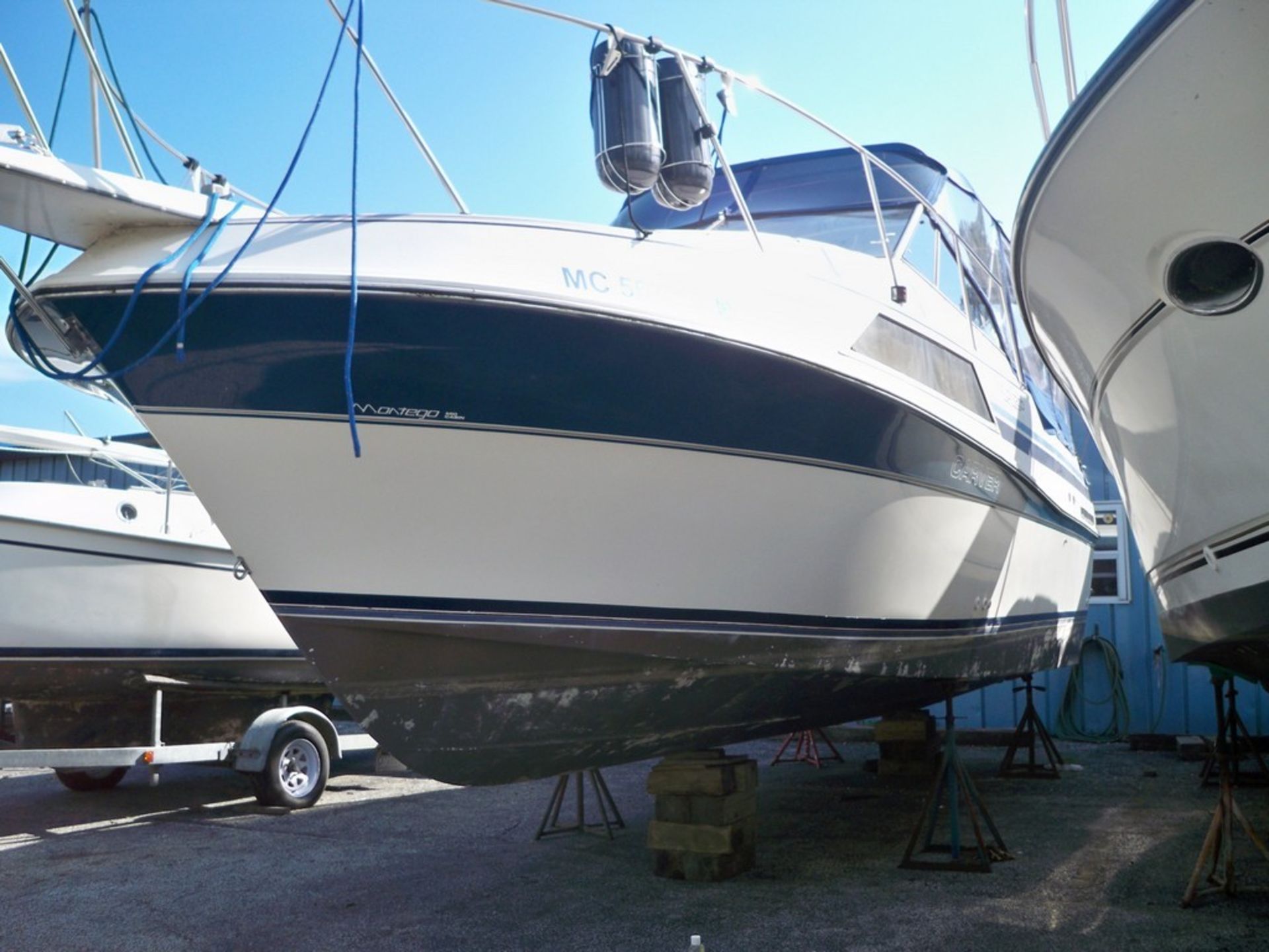 CARVER MONTEGO 2757 CRUISER BOAT LENGTH: 27 FT. 3 IN. BEAM: 10 FT. 0 IN. PROPULSION TYPE: STERN - Image 2 of 17