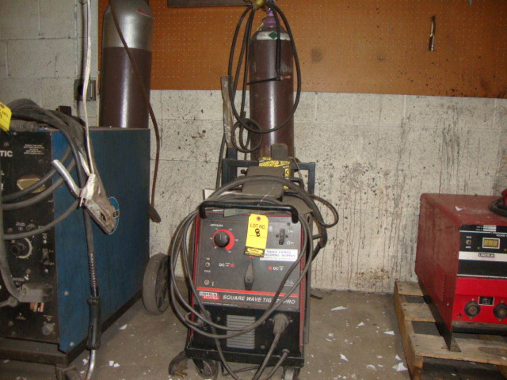 LINCOLN SQUARE WAVE TIG 175 PRO WELDER