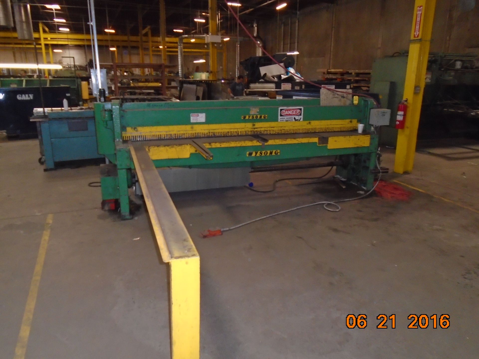 WYSONG 10' 16GA SN. P11-2491 SHEAR W/SQUARING ARM, F.O.M.B.G.