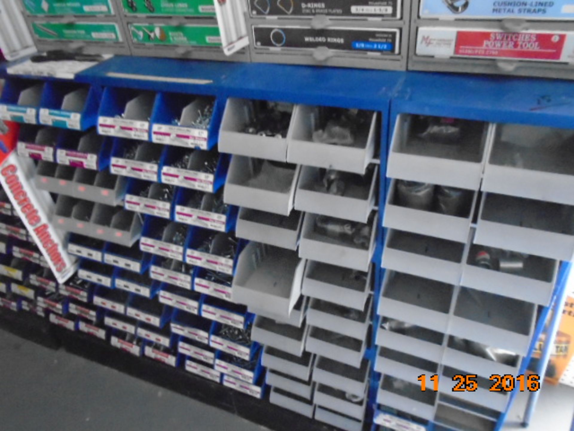 LOT HUGE QUANTITY MACHINE SCREWS, NUTS & BOLTS, LAG SHIELDS, SOCKET SCREWS, AUTOMOTIVE LIGHT - Bild 3 aus 6