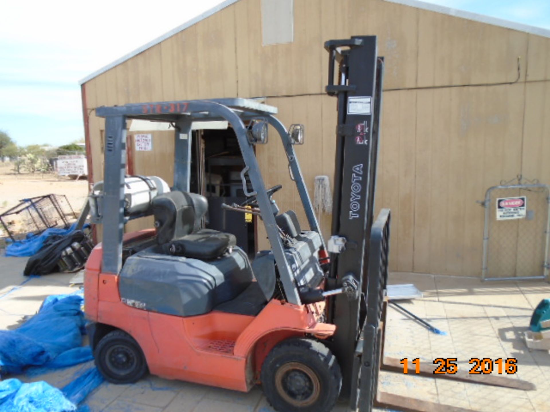 TOYOTA 3000# PROPANE FORKLIFT, 2-STAGE MAST, MDL. 7FGU15 SN.60061 - Bild 2 aus 3