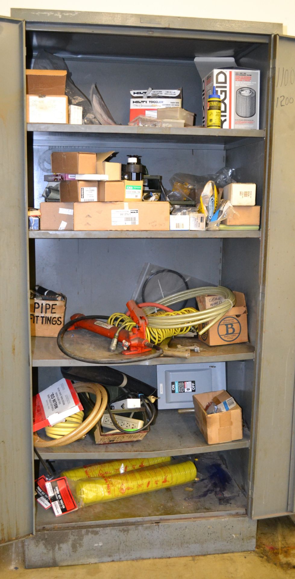 Shop Cabinet With Contents - Image 2 of 7