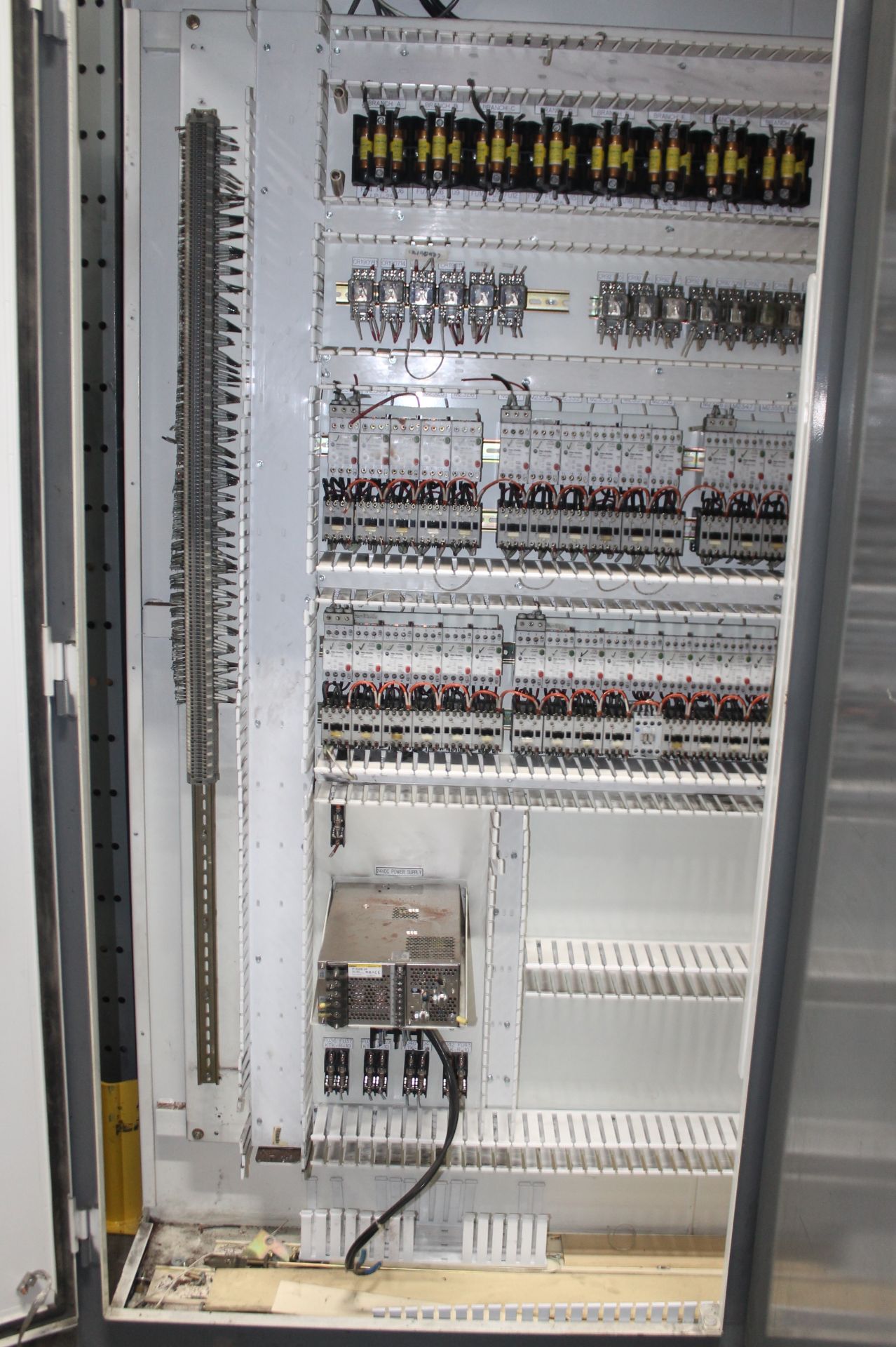 BUSCHMAN CONVEYOR AUTOMATION CONTROL PANEL CABINET WITH CONTROLS, CABINET SIZE: 90"L X 20"W X 87"H - Image 3 of 12