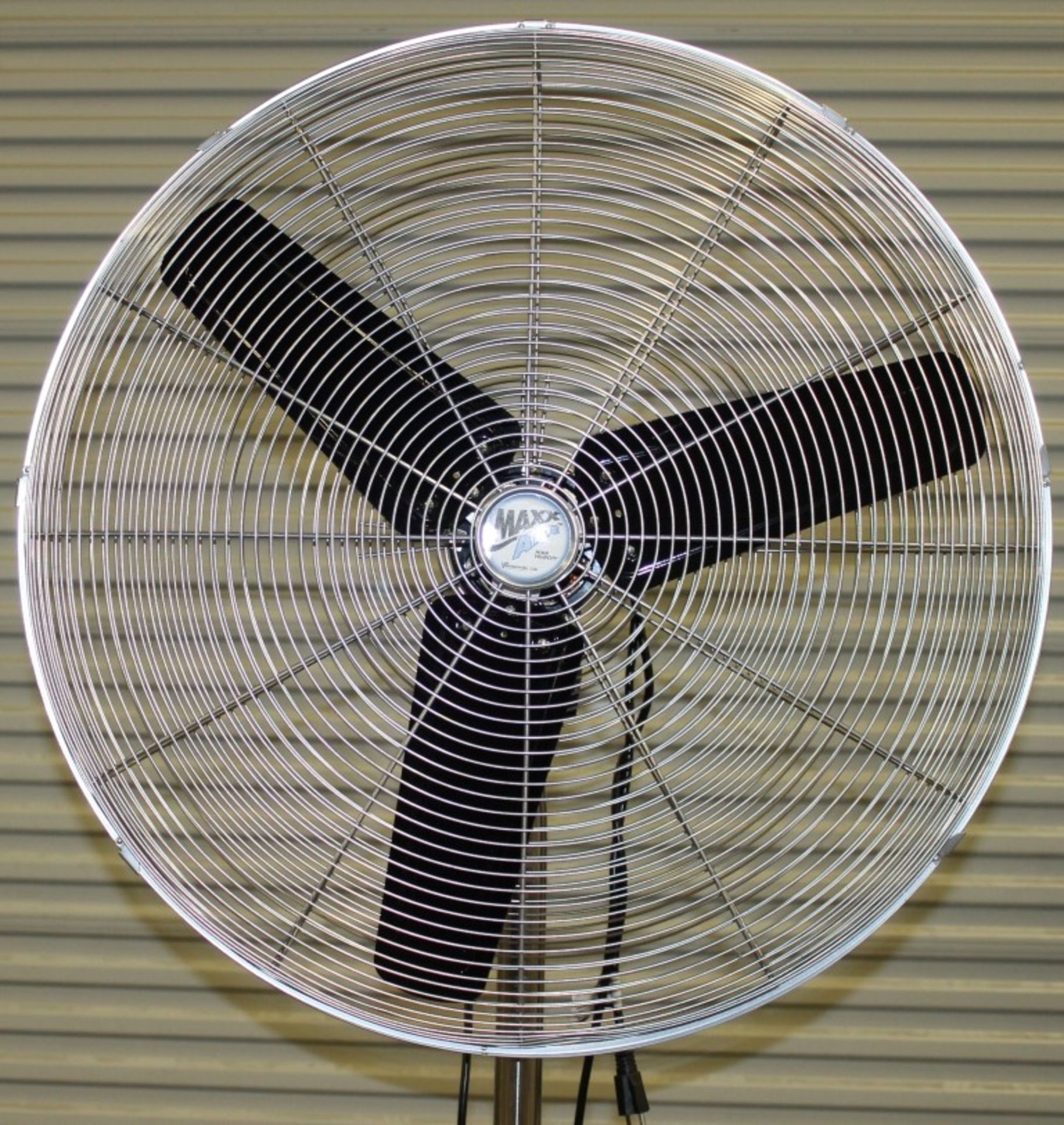 30" PEDESTAL FAN,  HEAVY DUTY 3-SPEED THERMALLY PROTECTED MOTOR, POWERFUL AIRFLOW: