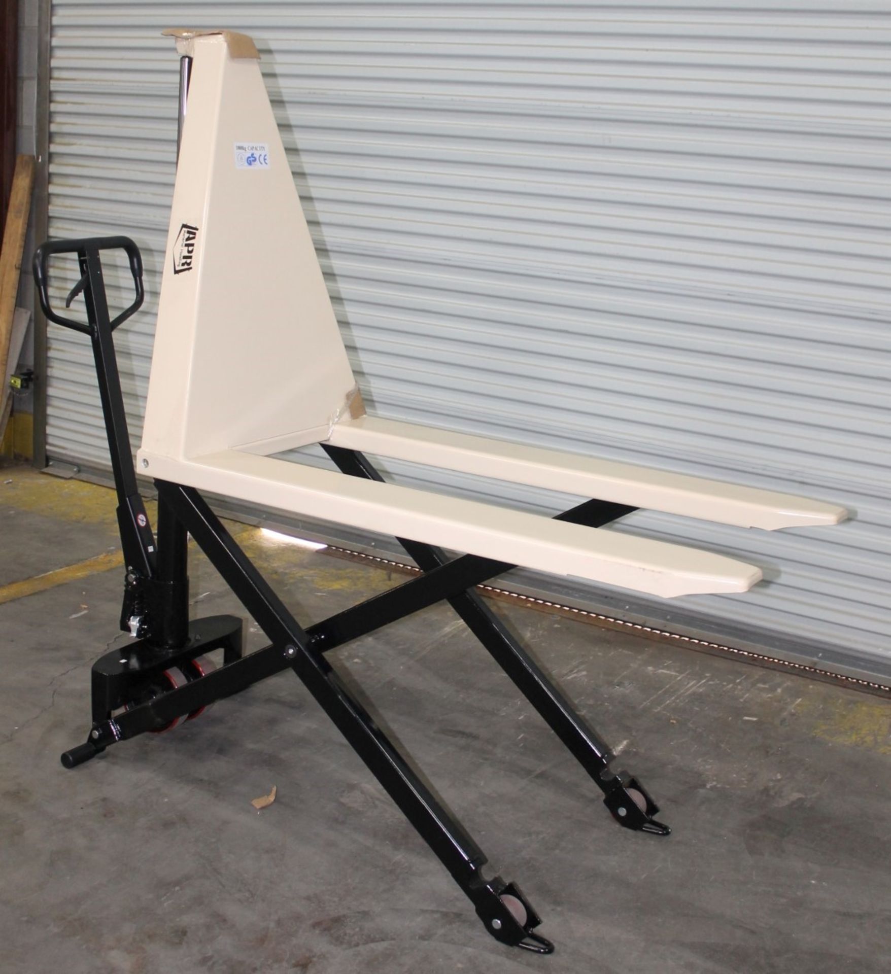 HIGH LIFT PALLET TRUCK,  CAPACITY: 2200 lb, FORK SIZE: 27" x 48", LOWERED FORK HEIGHT: 3.35 - Image 4 of 5