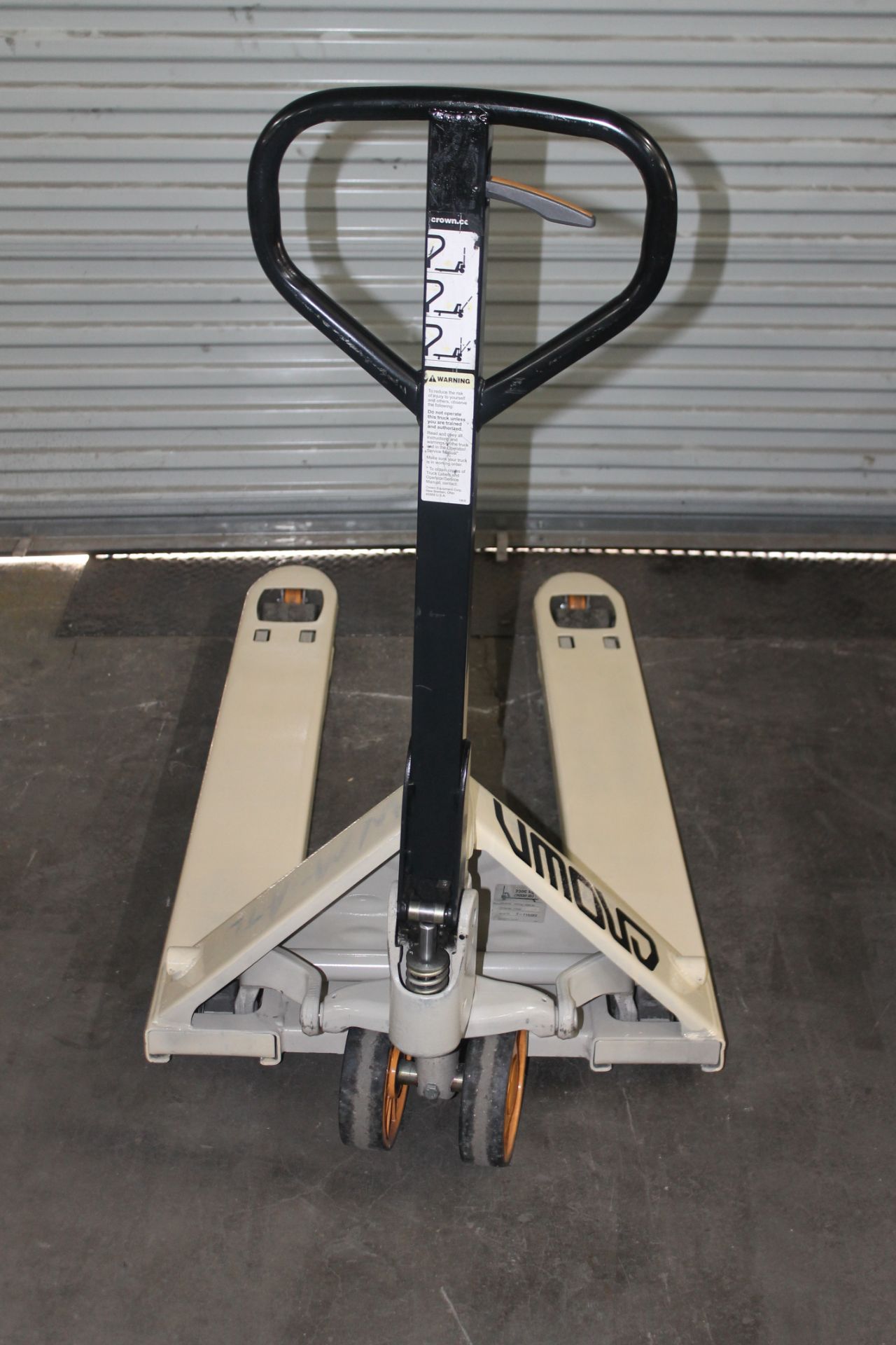 CROWN HAND PALLET JACK, 5000 LB CAPACITY, 27 X 48 - Image 2 of 4