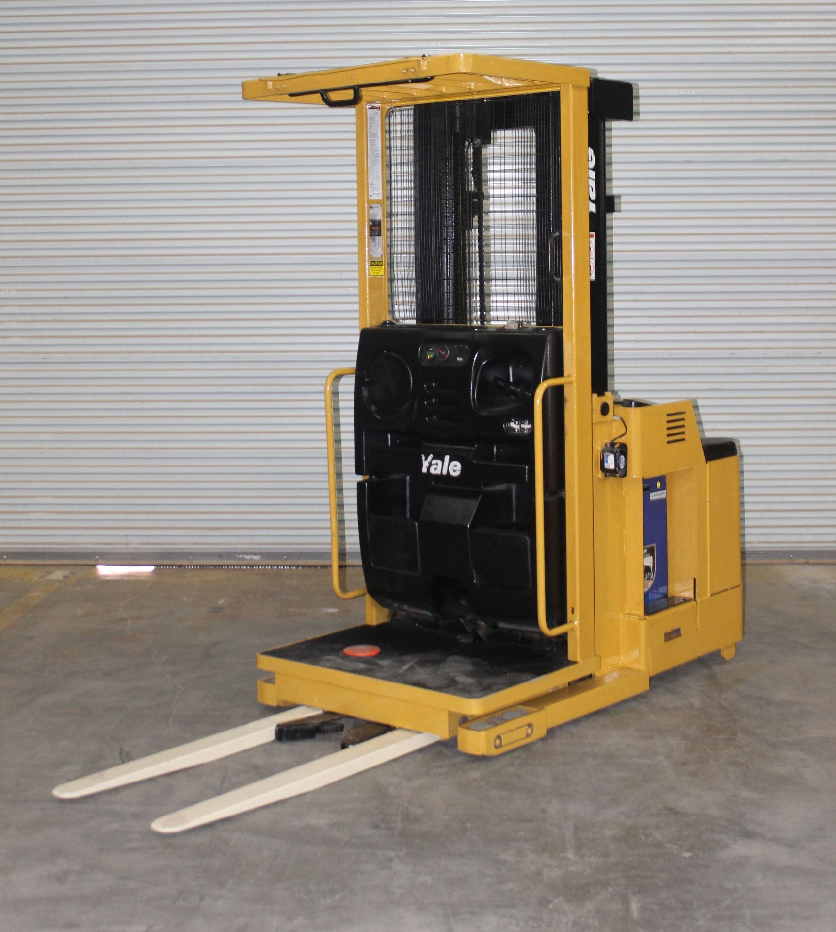 2005 YALE 3000 LBS. CAP ORDER PICKER/FORKLIFT WITH 2013 BATTERY, CLICK HERE TO WATCH VIDEO