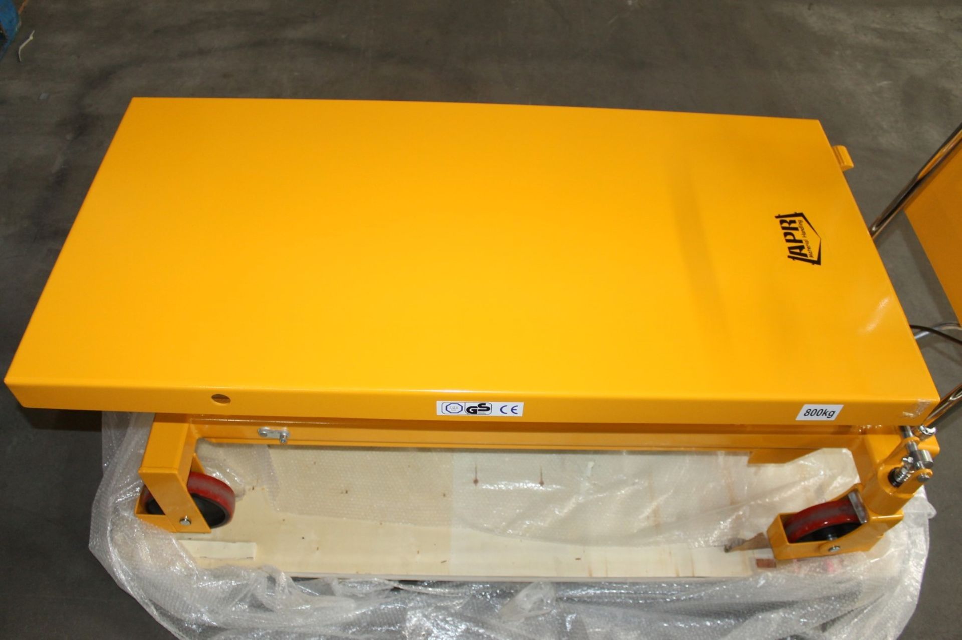 1763 LBS CAP. DOUBLE SCISSORS ROLLING LIFT TABLE, NEW,  CAPACITY: 1763 LBS, MAX HIGHT: 59", TABLE - Image 3 of 5