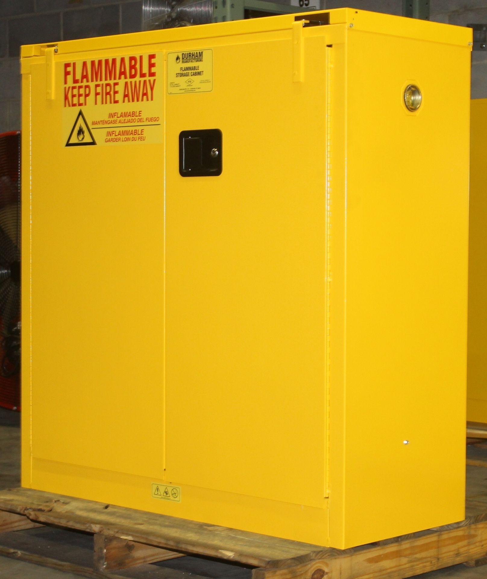 30 GALLONS FLAMMABLE SAFETY STORAGE CABINET,  NEW NEVER USED MANUAL CLOSING, 30 GALLONS CAPACITY, - Image 3 of 3