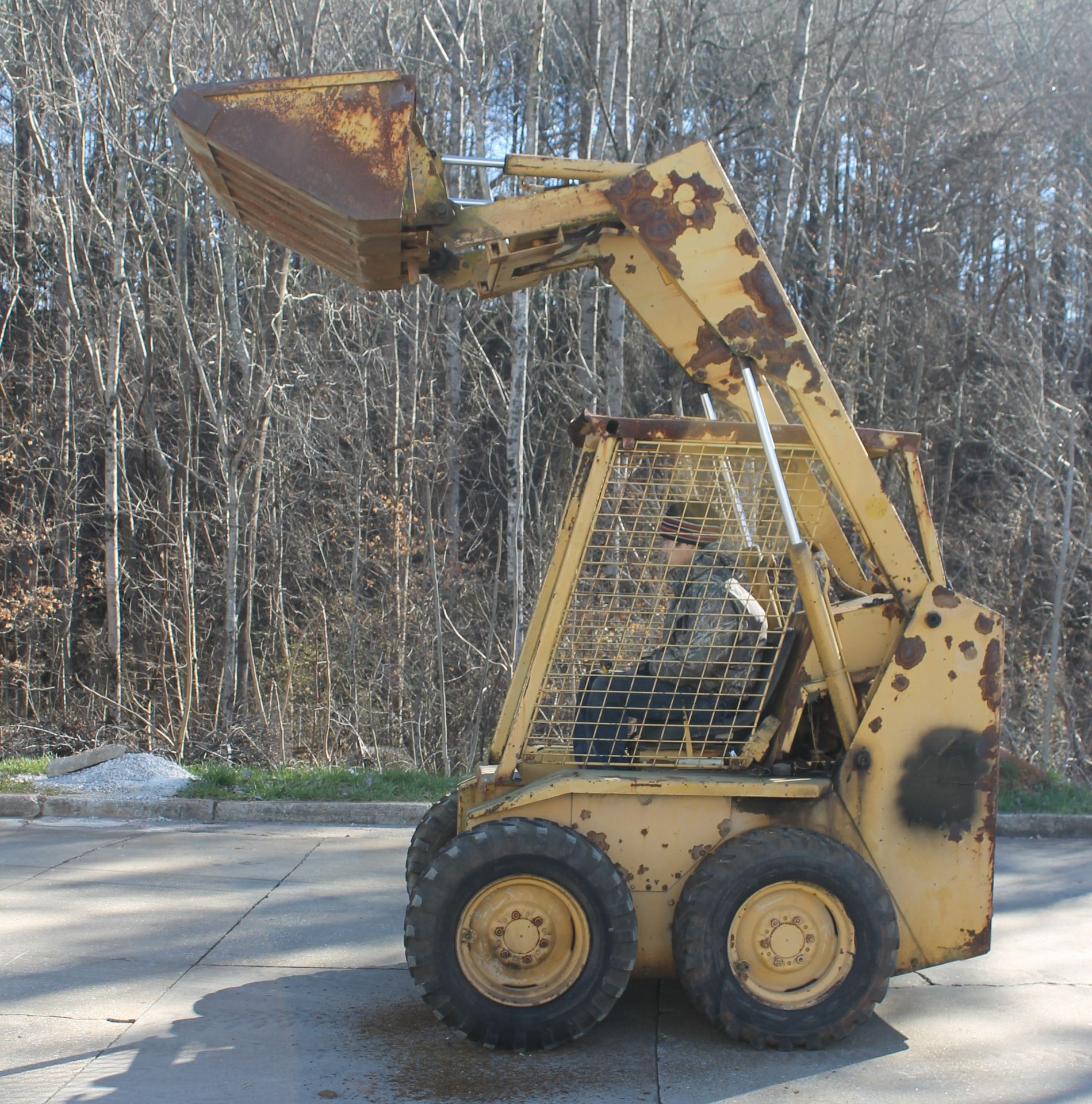 JOHN DEERE JD24 GASOLINE LOADER,