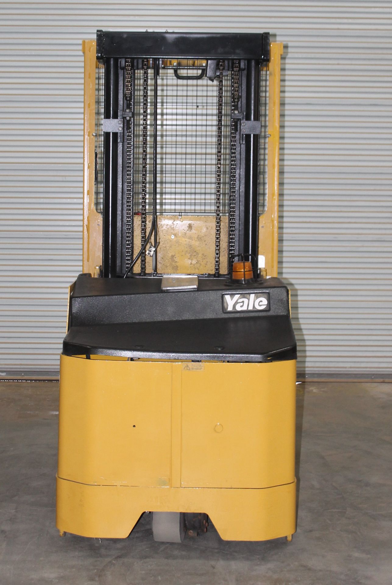 2005 YALE 3000 LBS. CAP ORDER PICKER/FORKLIFT WITH 2013 BATTERY, CLICK HERE TO WATCH VIDEO - Image 5 of 5