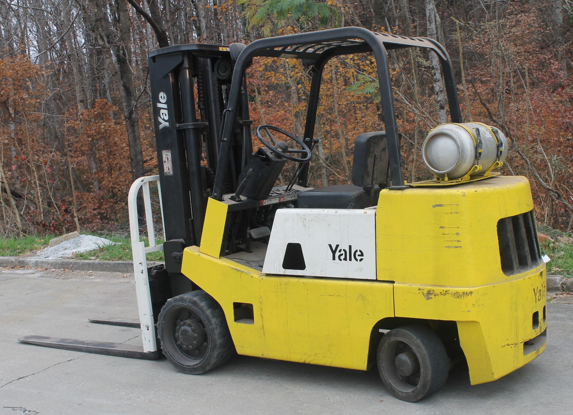 8000 LBS. CAPACITY YALE PROPANE FORKLIFT, CLICK HERE FOR VIDEO - Image 2 of 6