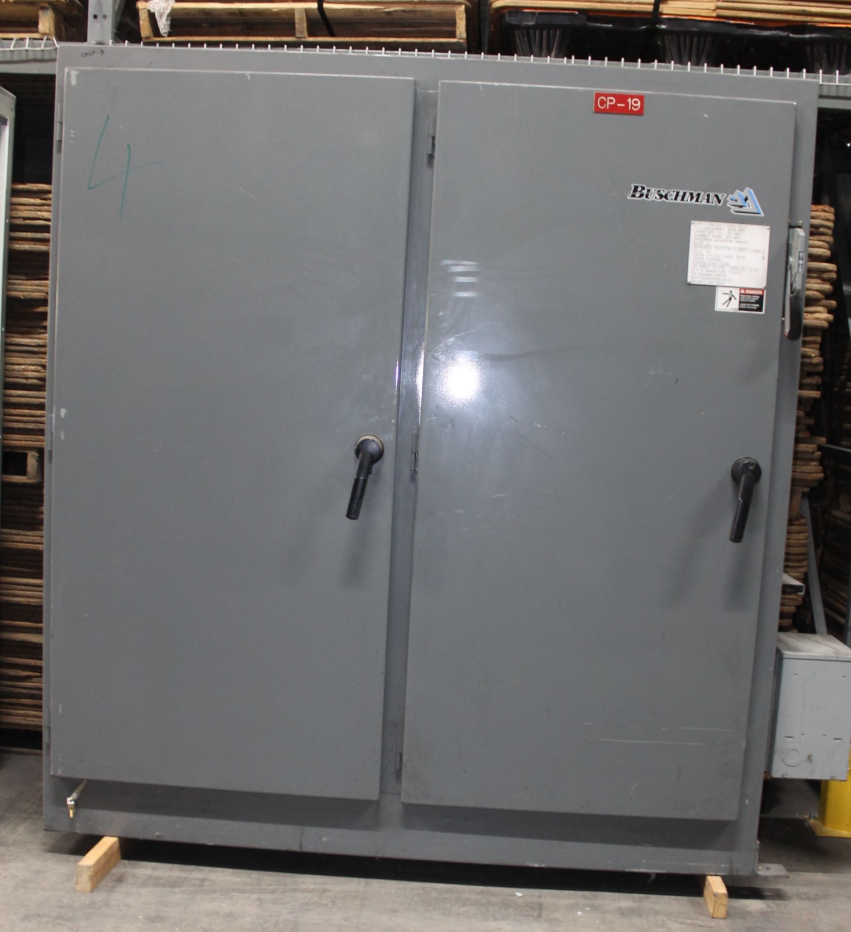 BUSCHMAN CONVEYOR AUTOMATION CONTROL PANEL CABINET WITH CONTROLS, CABINET SIZE: 90"L X 20"W X 87"H