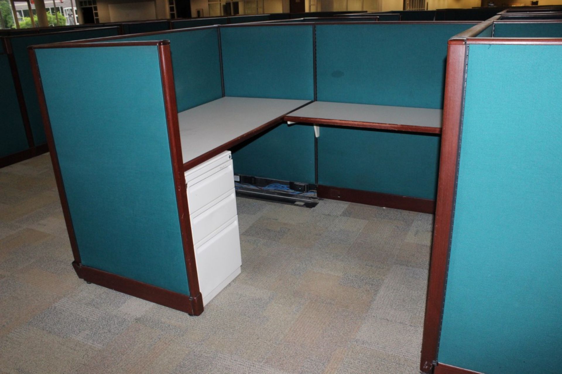 EXECUTIVE OFFICE CUBICLES. DISMANTLED & READY TO LOADS - Image 6 of 8
