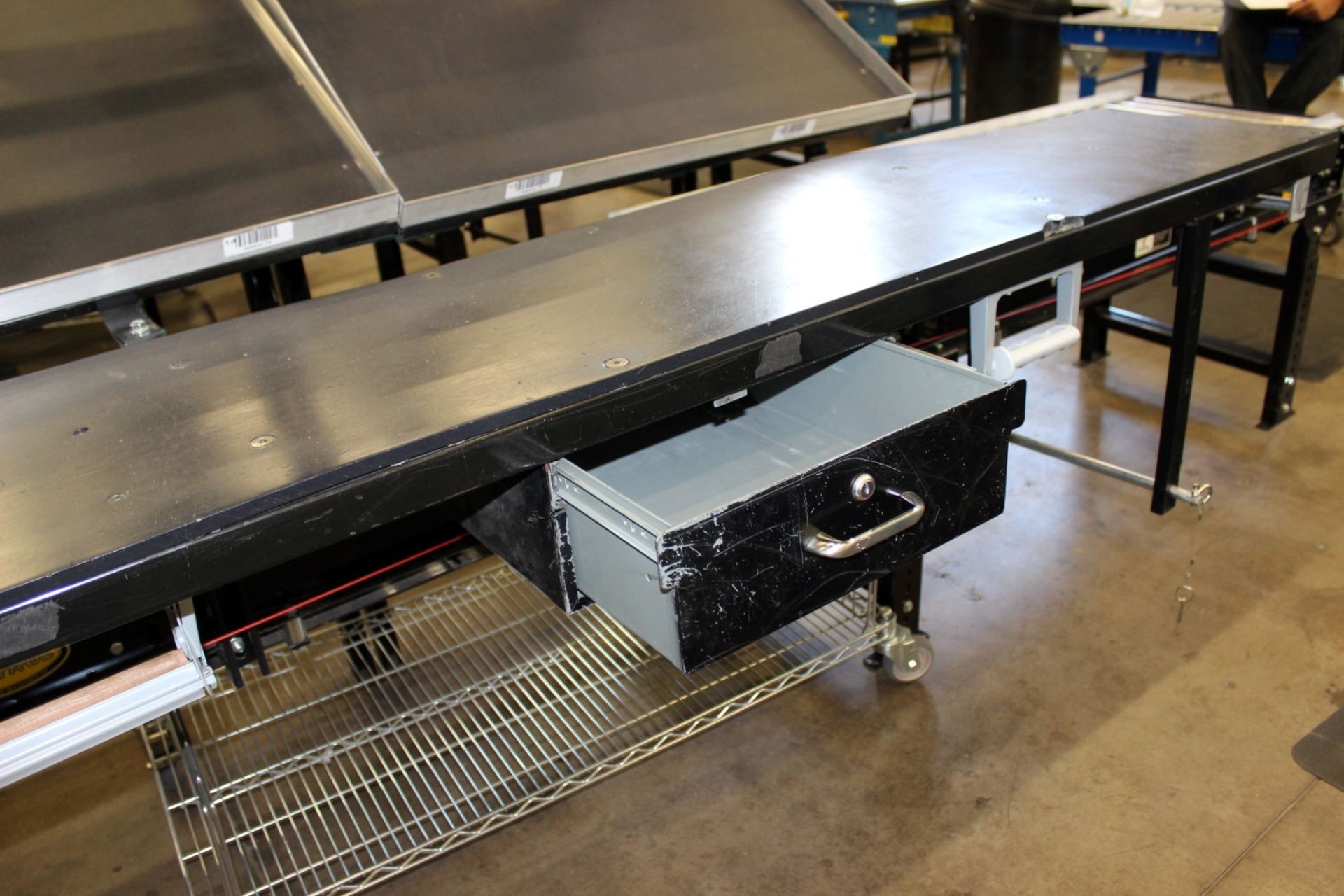 15 FT LONG HYTROL 24" POWERED CONVEYOR, V-BELT DRIVE. CLICK HEAR TO WATCH VIDEO - Image 6 of 6