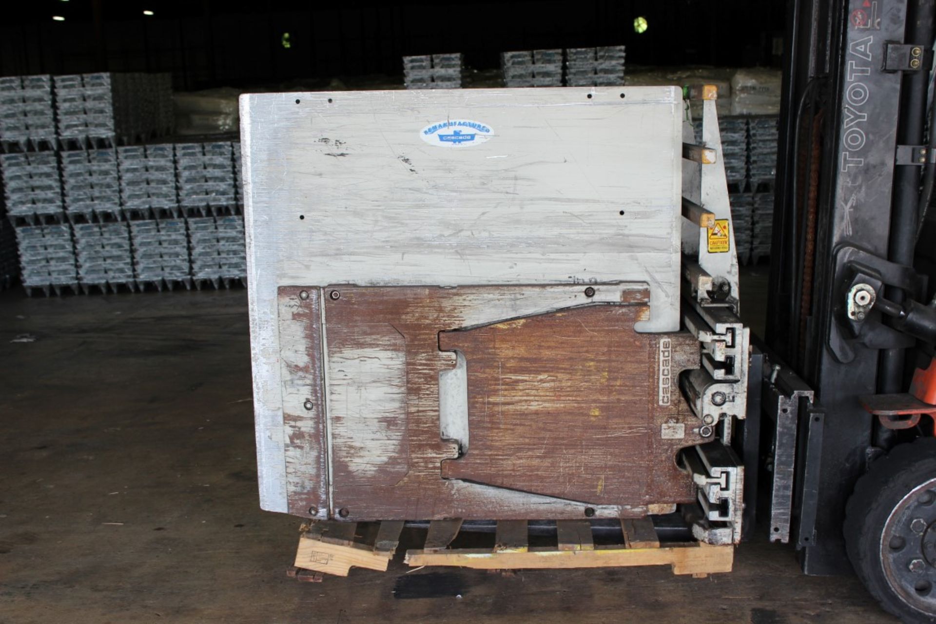 CASCADE 3500 LBS CAPACITY CARTON CLAMP ATTACHMENT, - Image 4 of 7