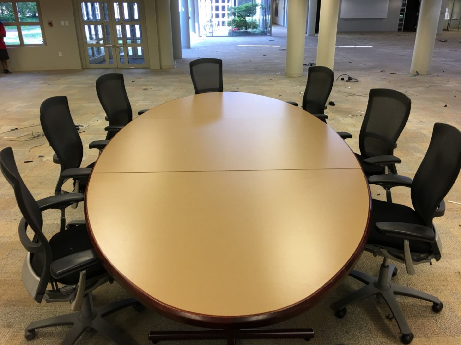 150" X 72" CONFERENCE TABLE WITH 8 PCS OF KNOLL EXECUTIVE CHAIRS - Image 5 of 8