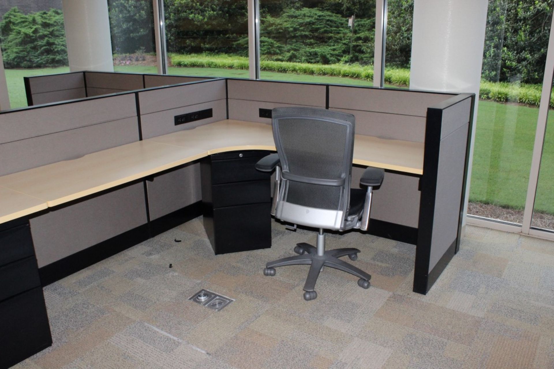 EXECUTIVE OFFICE CUBICLES. DISMANTLED & READY TO LOAD - Image 7 of 8