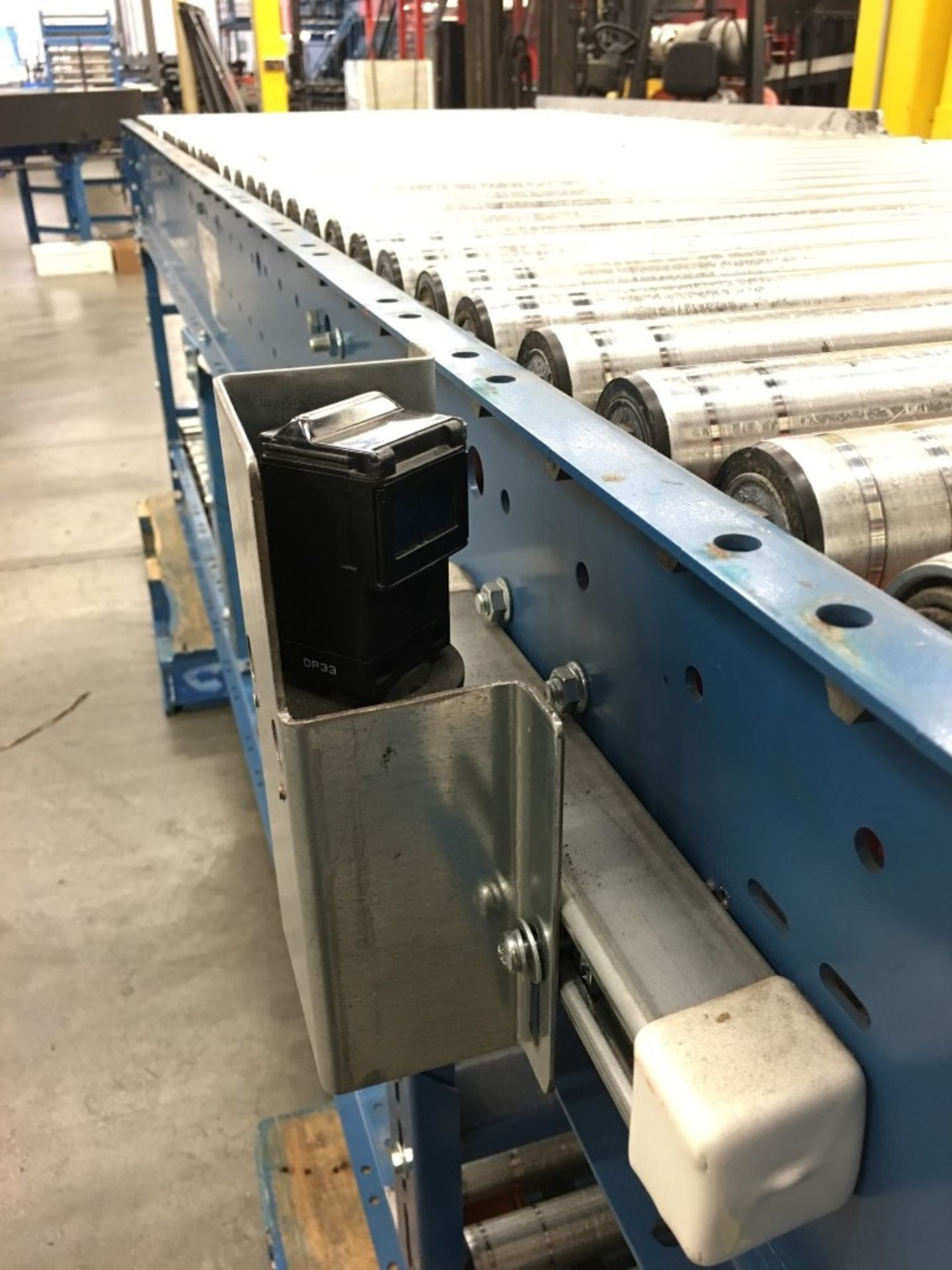 2002 XENOROL XR48 20 FT LONG X 42" WIDE, LINE-SHAFT-DRIVEN LIVE ROLLER CONVEYOR / POWERED CONVEYOR - Image 6 of 8