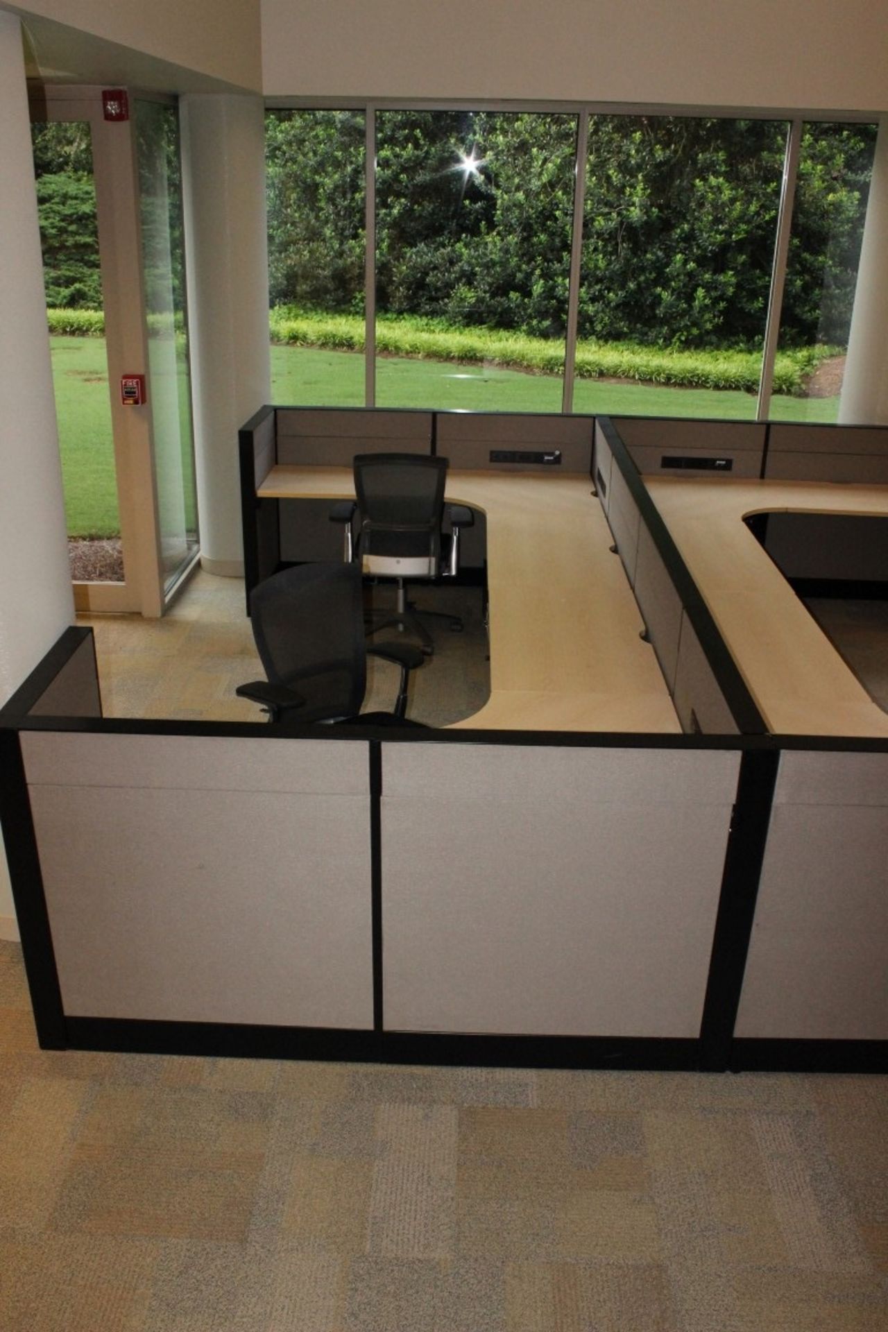 EXECUTIVE OFFICE CUBICLES. DISMANTLED & READY TO LOAD - Image 3 of 8