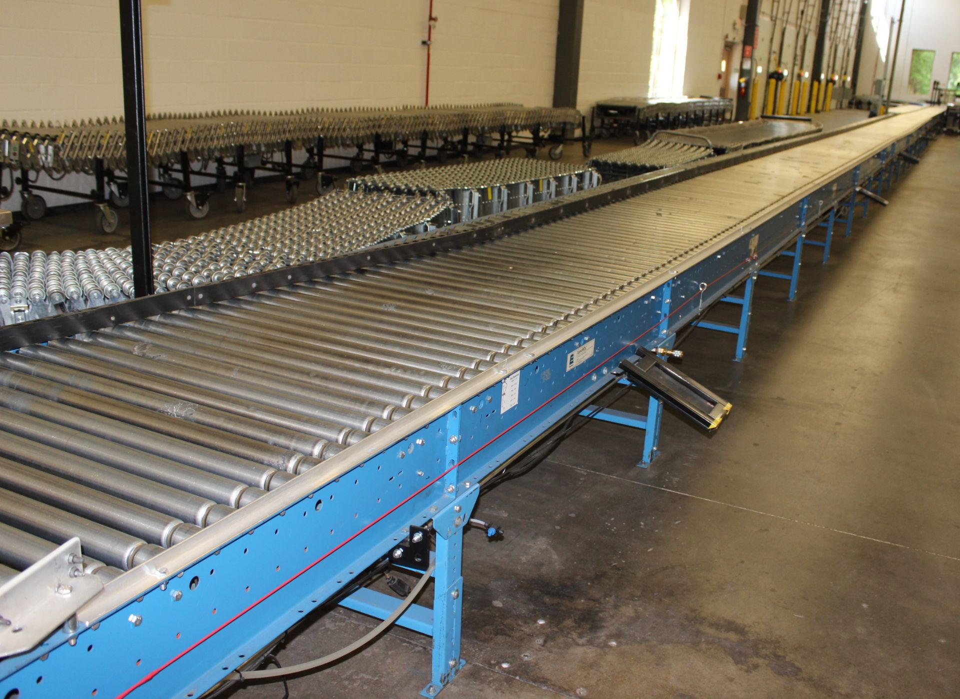 2002 XENOROL 90 FT LONG X 42" WIDE, LINE-SHAFT-DRIVEN LIVE POWERED CONVEYOR CLICK TO WATCH VIDEO - Image 4 of 9