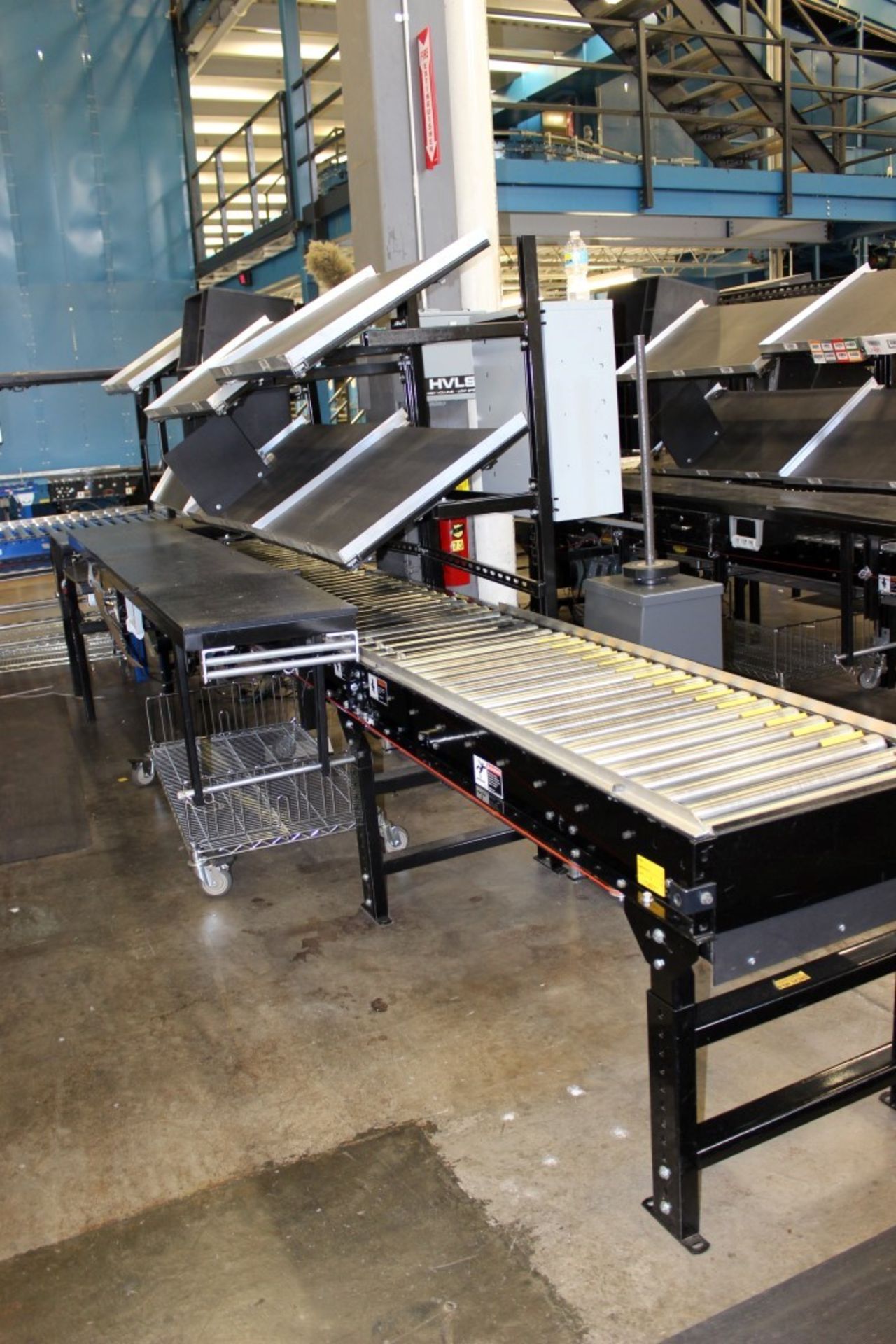 15 FT LONG HYTROL 24" POWERED CONVEYOR, V-BELT DRIVE. CLICK HEAR TO WATCH VIDEO