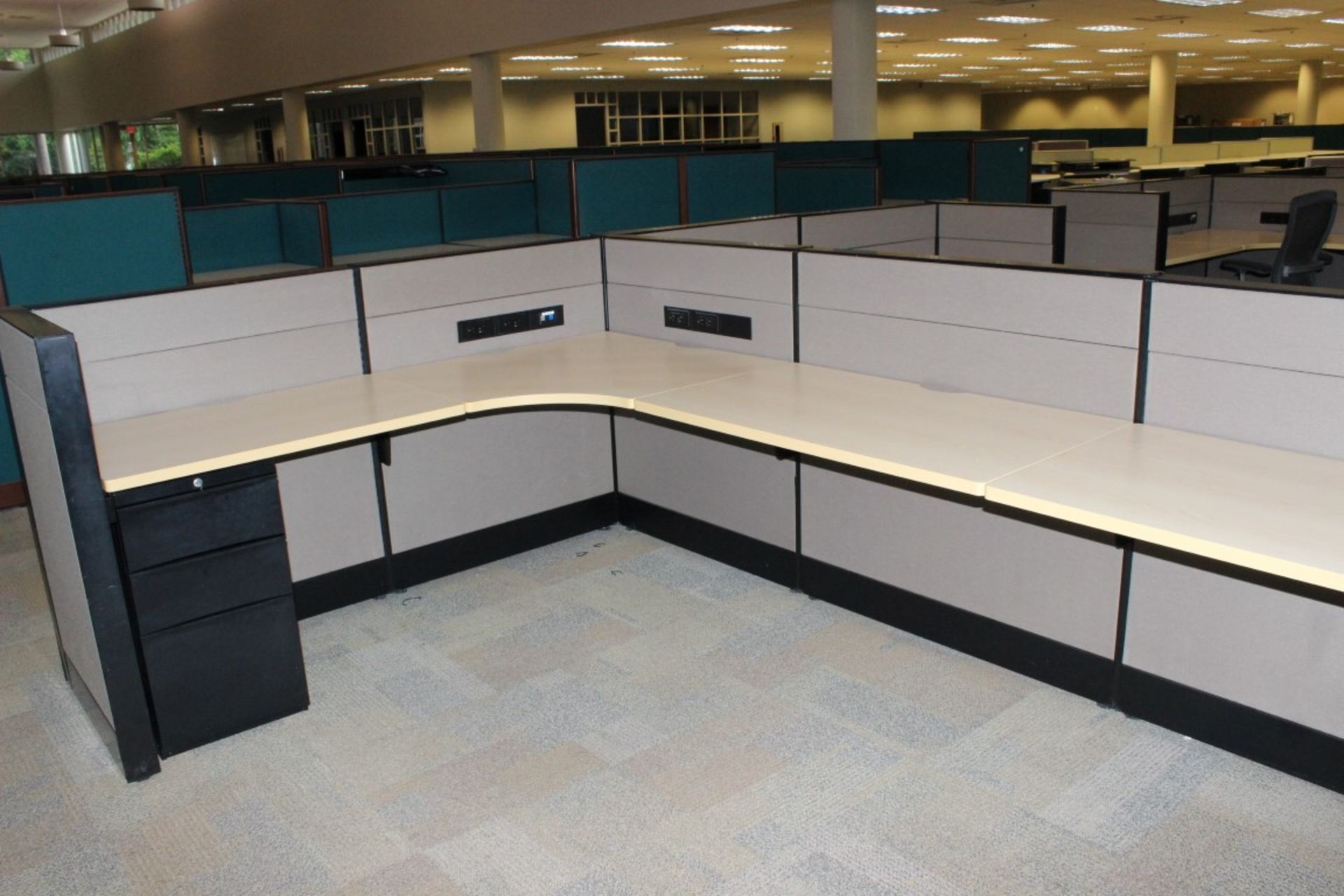 EXECUTIVE OFFICE CUBICLES. DISMANTLED & READY TO LOAD - Image 6 of 7