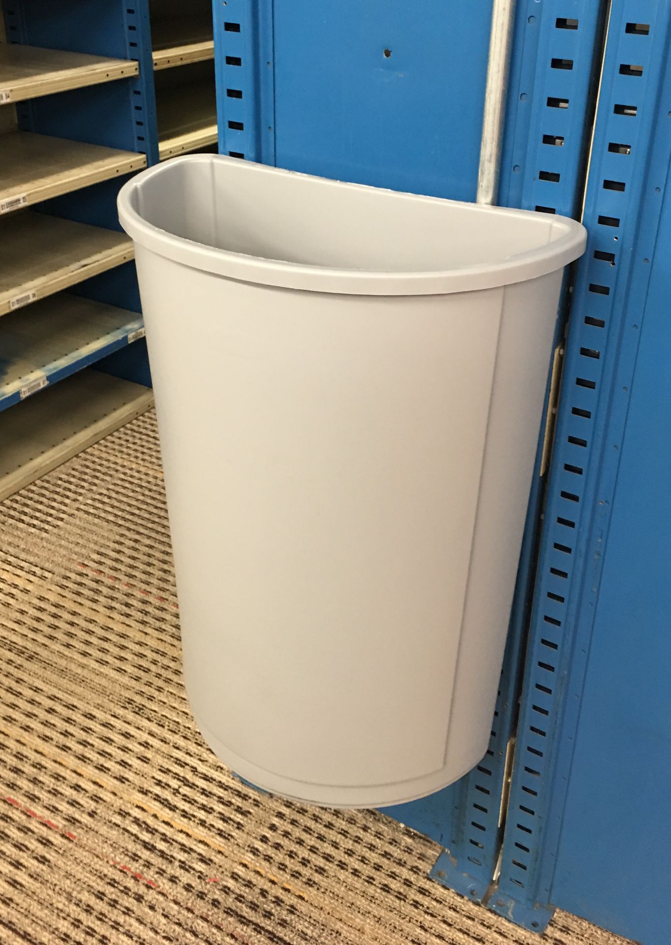 Rubbermaid 3520 Untouchable Half Round 21 Gallon Trash Can - Image 2 of 2