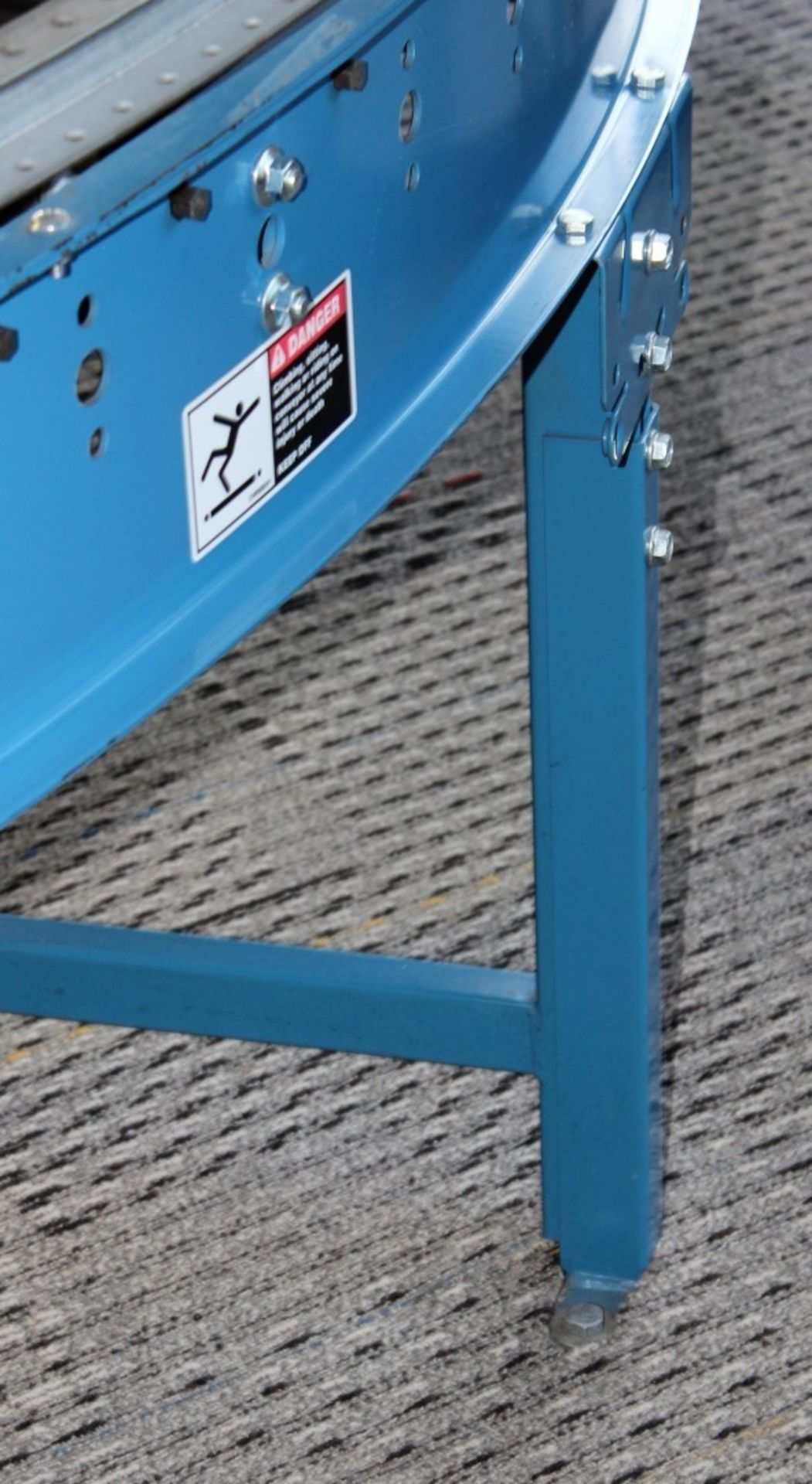 24" RAPISTAN POWERED CONVEYOR, WITH ONE 90 DEGREE POWERED CURVE - Image 4 of 4