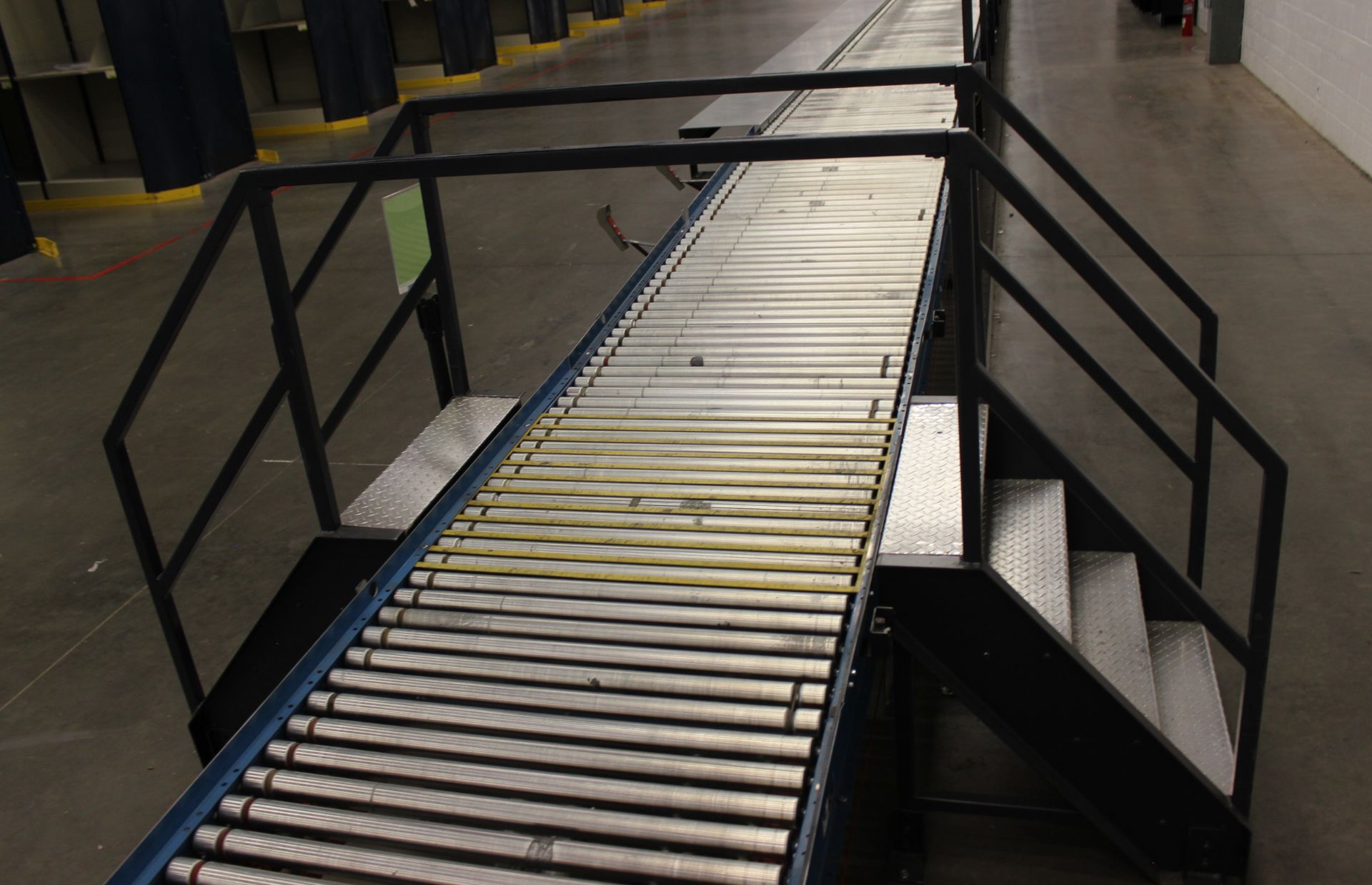 2002 XENOROL 35 FT LONG X 42" WIDE, LINE-SHAFT-DRIVEN LIVE POWERED CONVEYOR CLICK TO WATCH VIDEO - Image 6 of 6