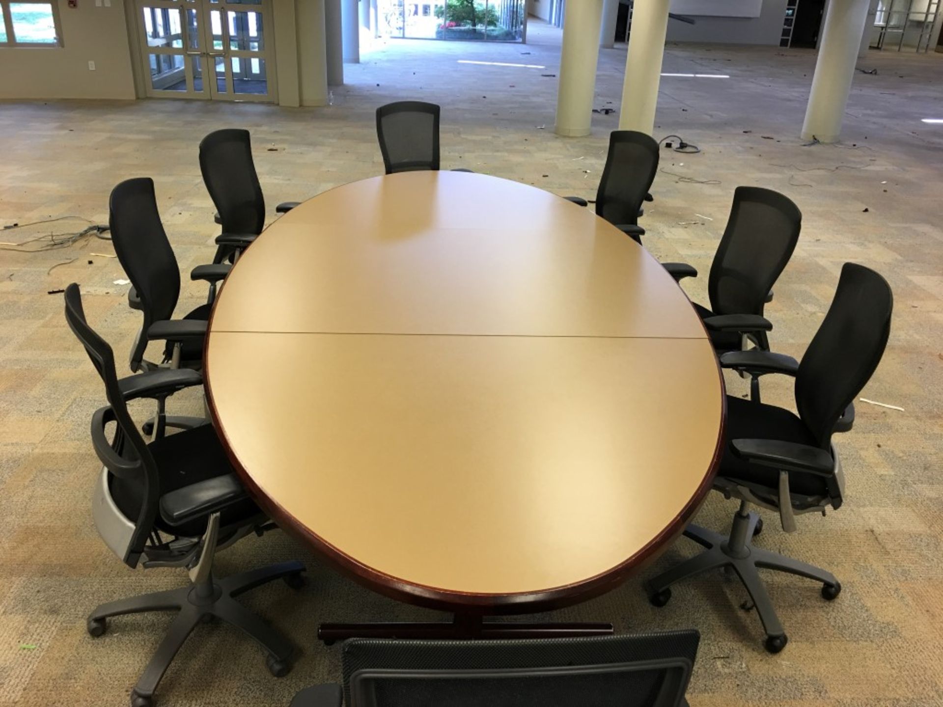 150" X 72" CONFERENCE TABLE WITH 8 PCS OF KNOLL EXECUTIVE CHAIRS - Image 3 of 8