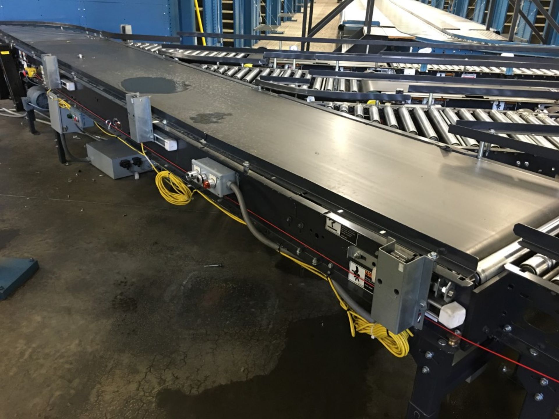 HK SYSTEM 33" X 172" LONG POWERED BELT CONVEYOR. PART # BEDG30ULBAEM-SP BELT WIDTH= 30" PALLETISED & - Image 5 of 10