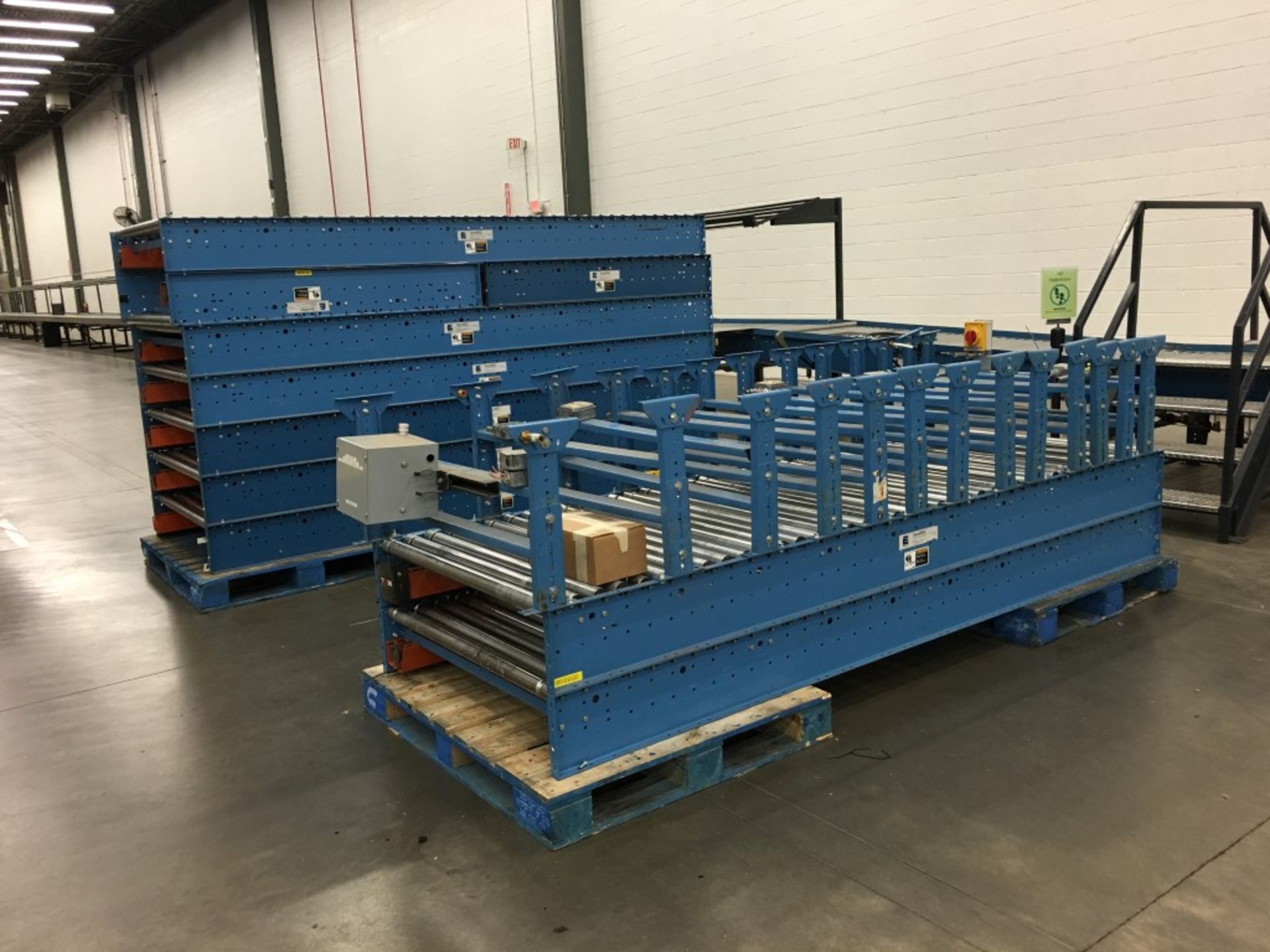 2002 XENOROL 90 FT LONG X 42" WIDE, LINE-SHAFT-DRIVEN LIVE POWERED CONVEYOR CLICK TO WATCH VIDEO - Image 3 of 9