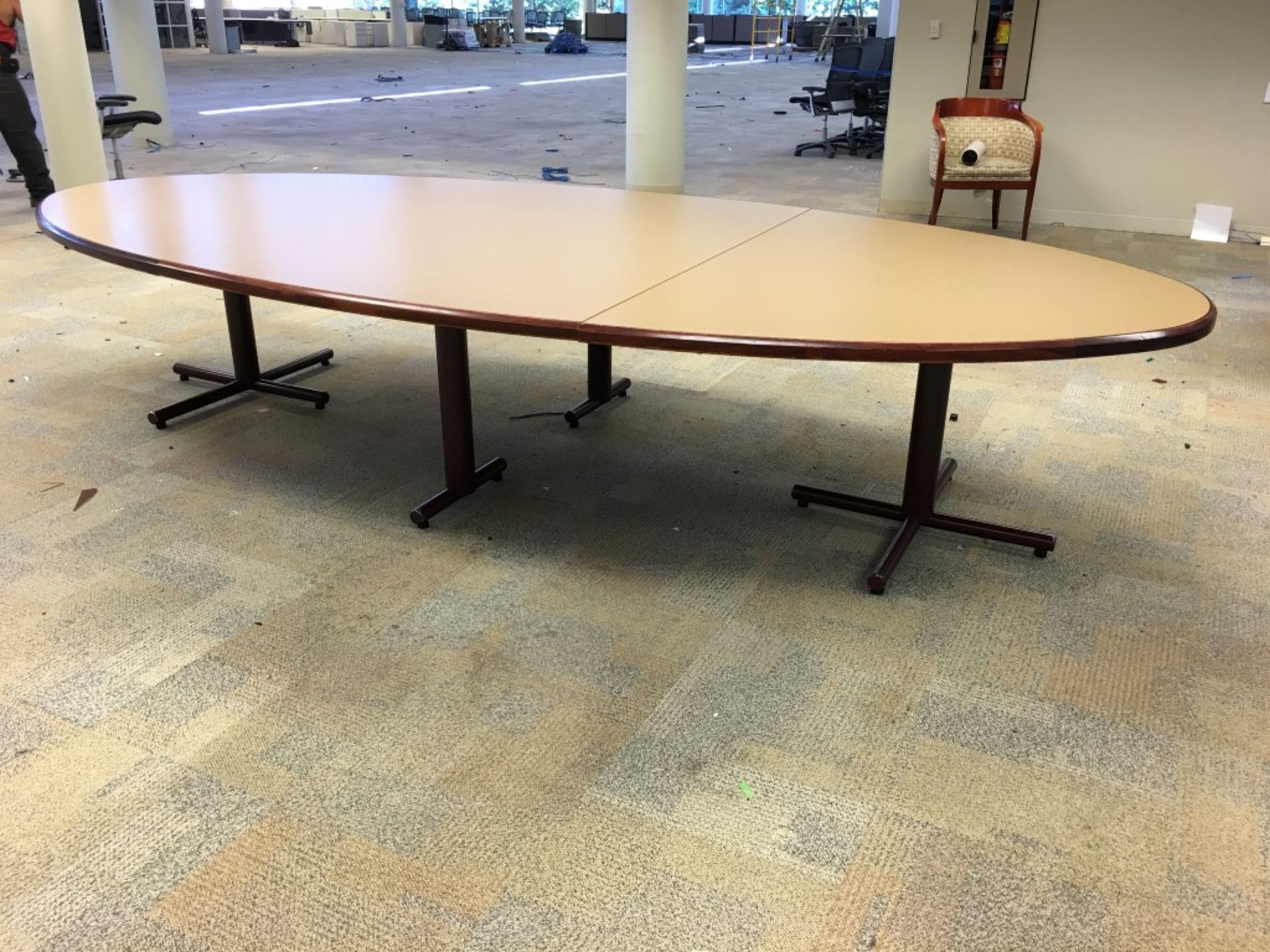 150" X 72" CONFERENCE TABLE WITH 8 PCS OF KNOLL EXECUTIVE CHAIRS - Image 4 of 8