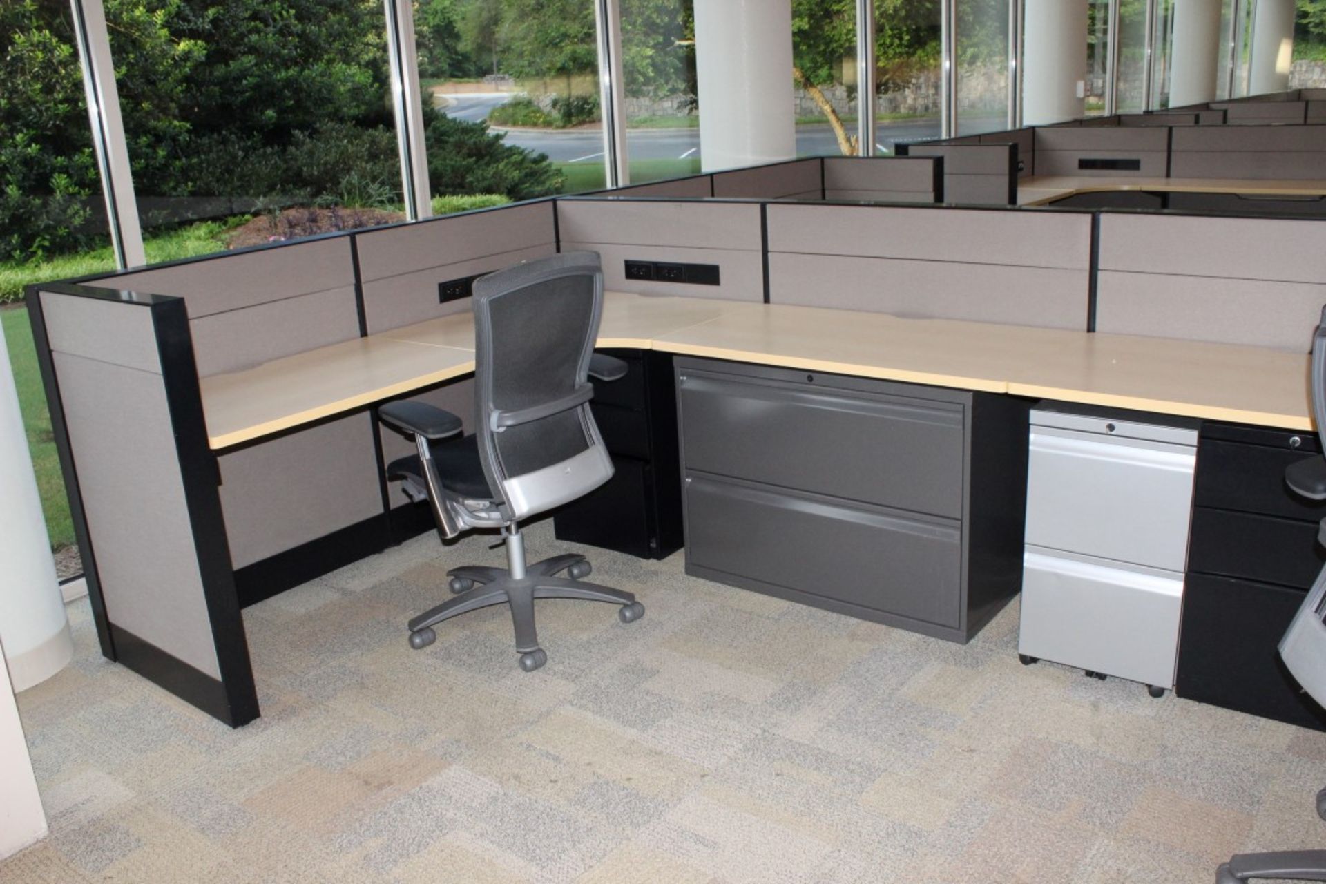 EXECUTIVE OFFICE CUBICLES. DISMANTLED & READY TO LOAD - Image 4 of 8