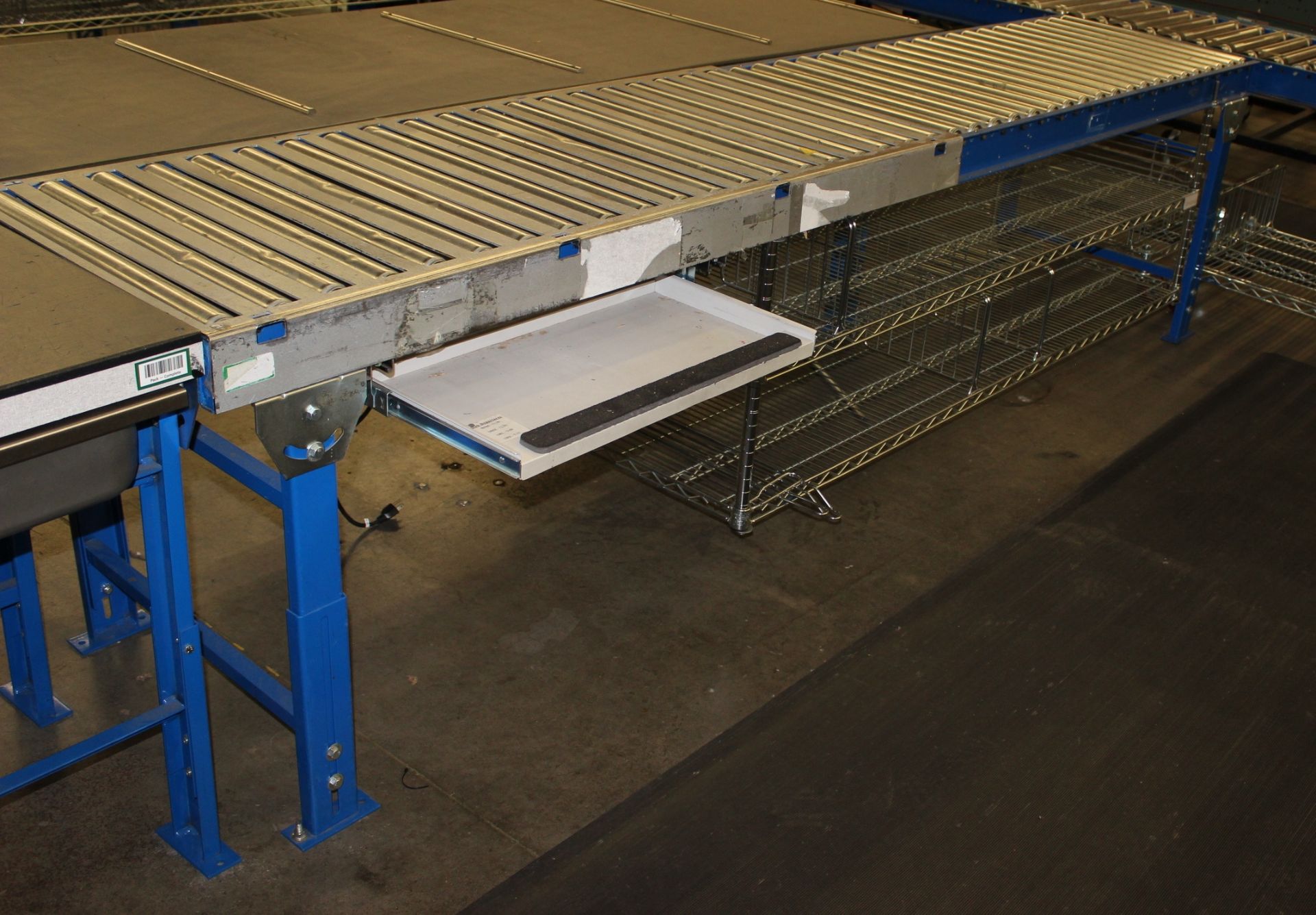 10 FT GRAVITY ROLLER CONVEYOR WITH DRAWER & METRO SHELVING ORGANIZER,