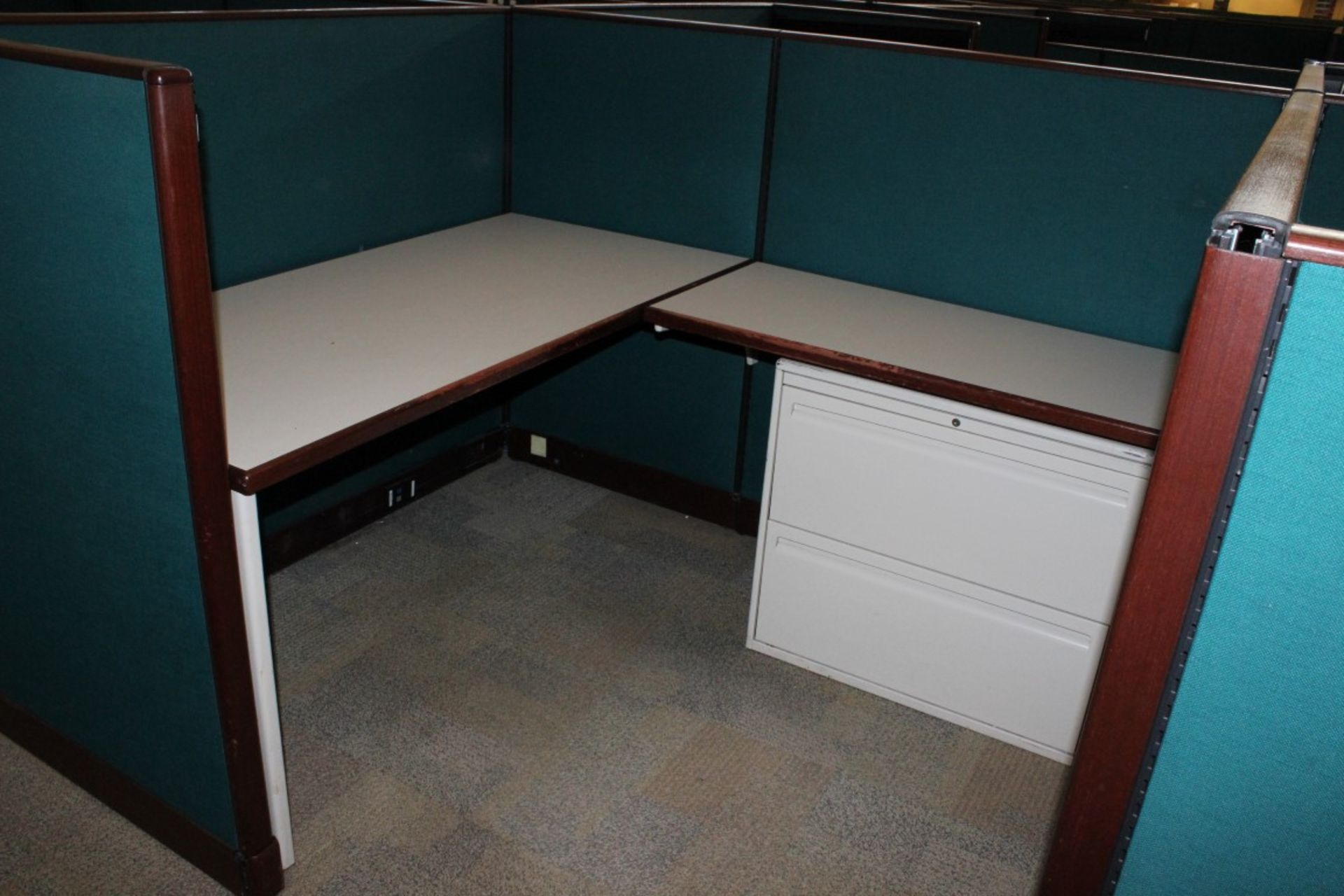 EXECUTIVE OFFICE CUBICLES. DISMANTLED & READY TO LOADS - Image 3 of 8