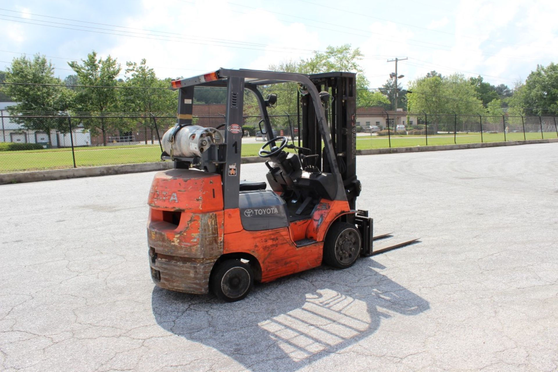 2001 TOYOTA 7FGCU25 PROPANE FORKLIFT, CLICK HERE TO WATCH VIDEO - Image 4 of 7