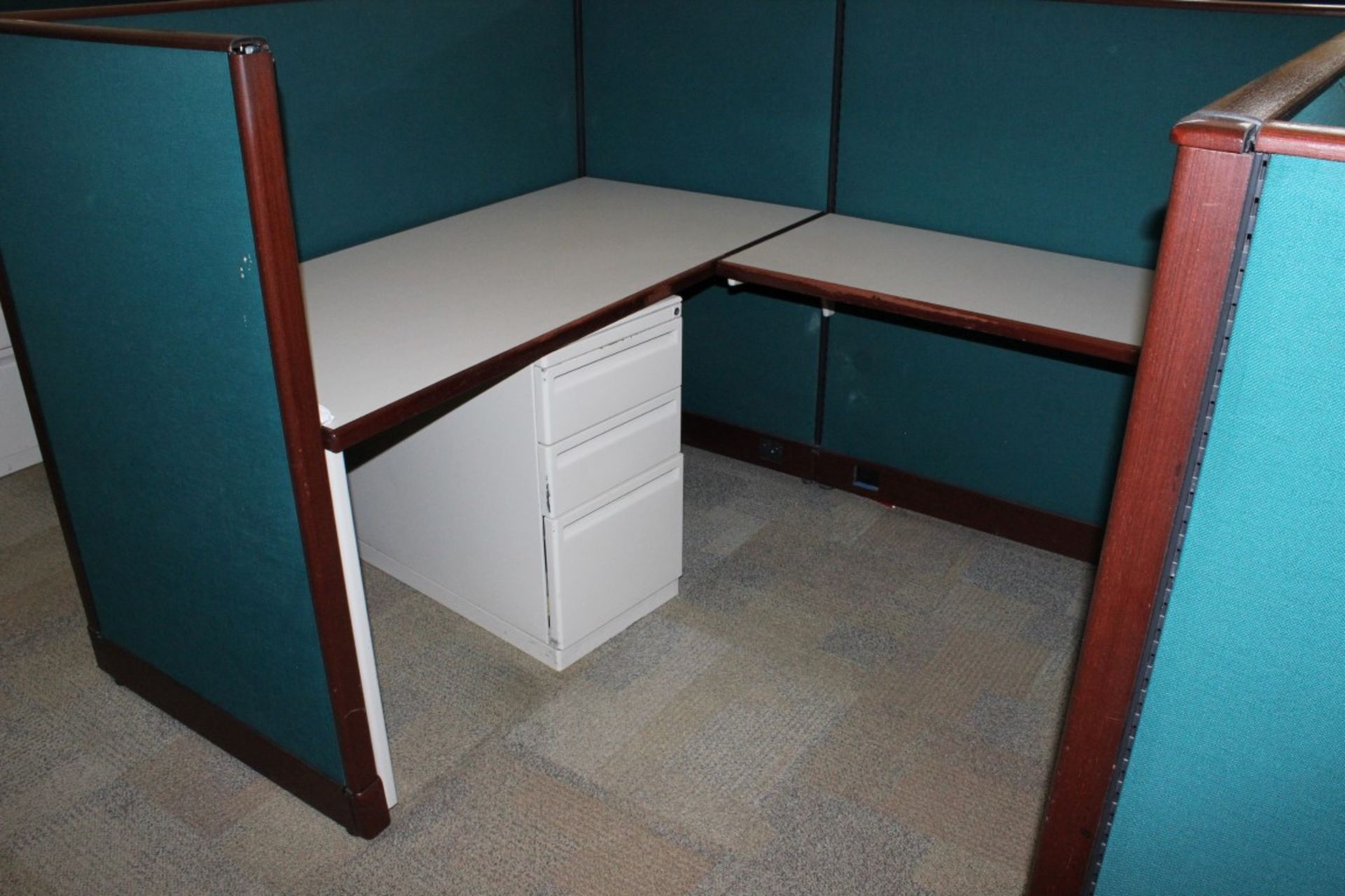 EXECUTIVE OFFICE CUBICLES. DISMANTLED & READY TO LOADS - Image 4 of 8