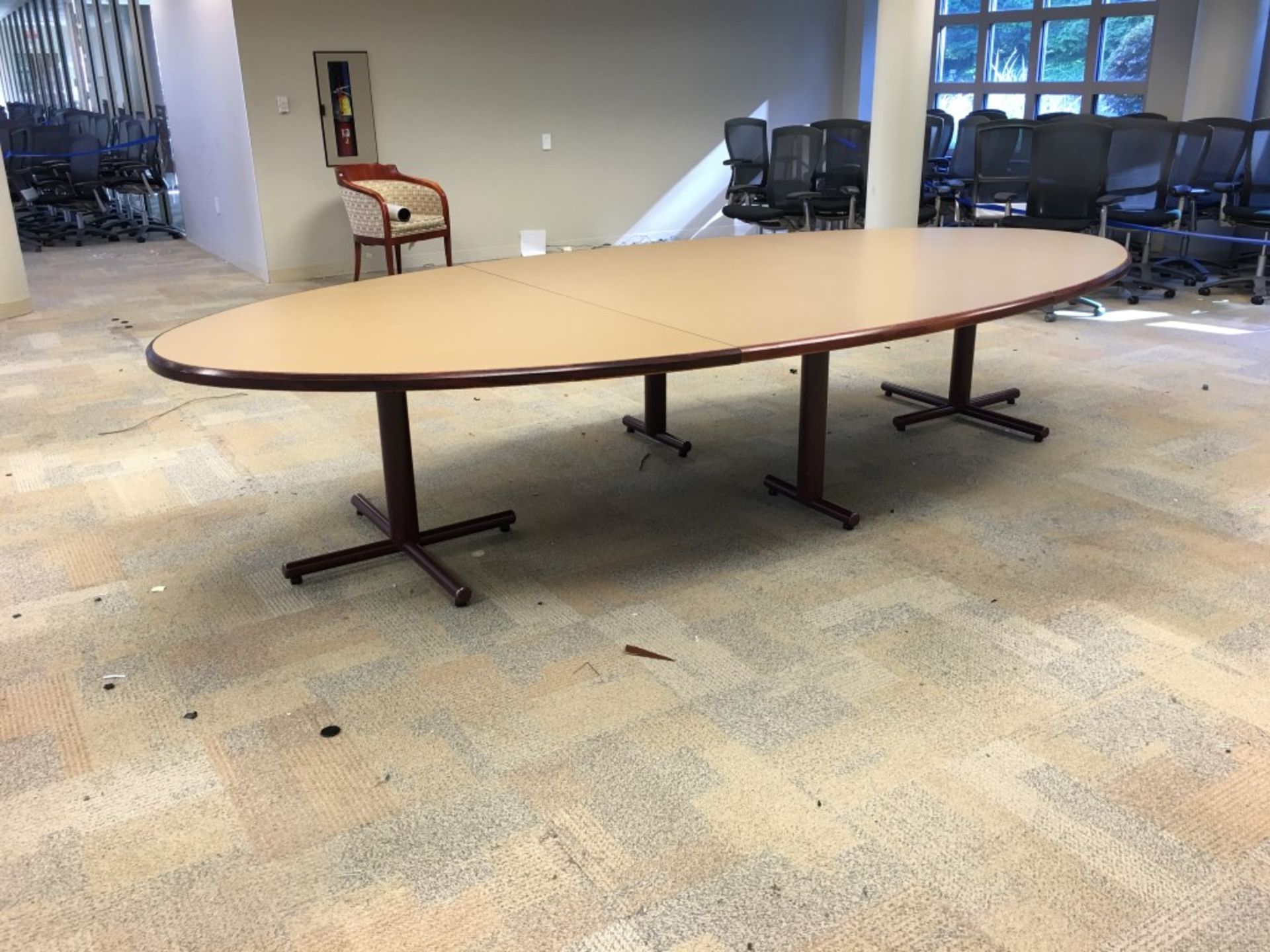 150" X 72" CONFERENCE TABLE WITH 8 PCS OF KNOLL EXECUTIVE CHAIRS - Image 6 of 8