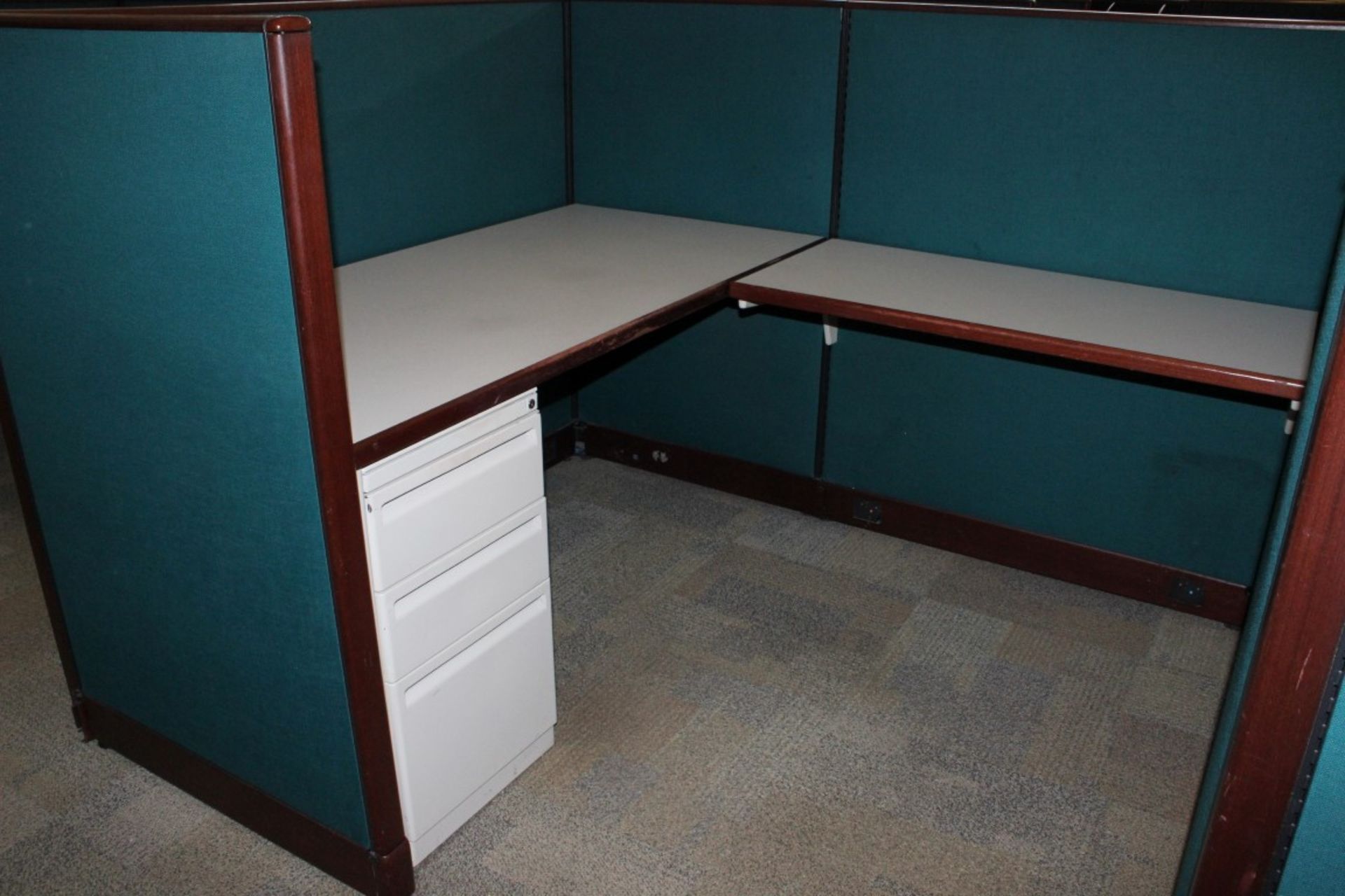 EXECUTIVE OFFICE CUBICLES. DISMANTLED & READY TO LOADS - Image 5 of 8