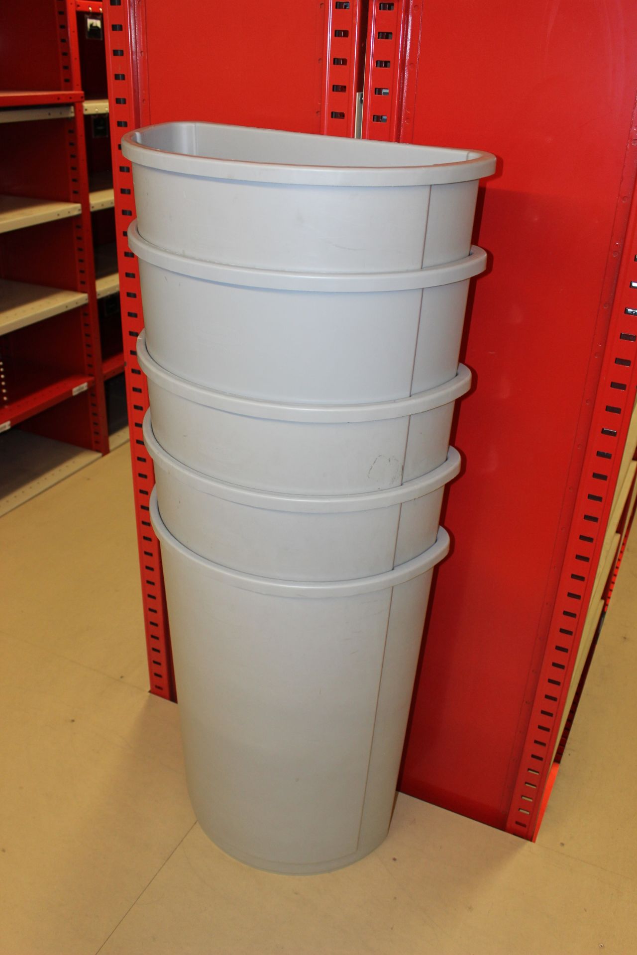 Rubbermaid 3520 Untouchable Half Round 21 Gallon Trash Can - Image 2 of 2