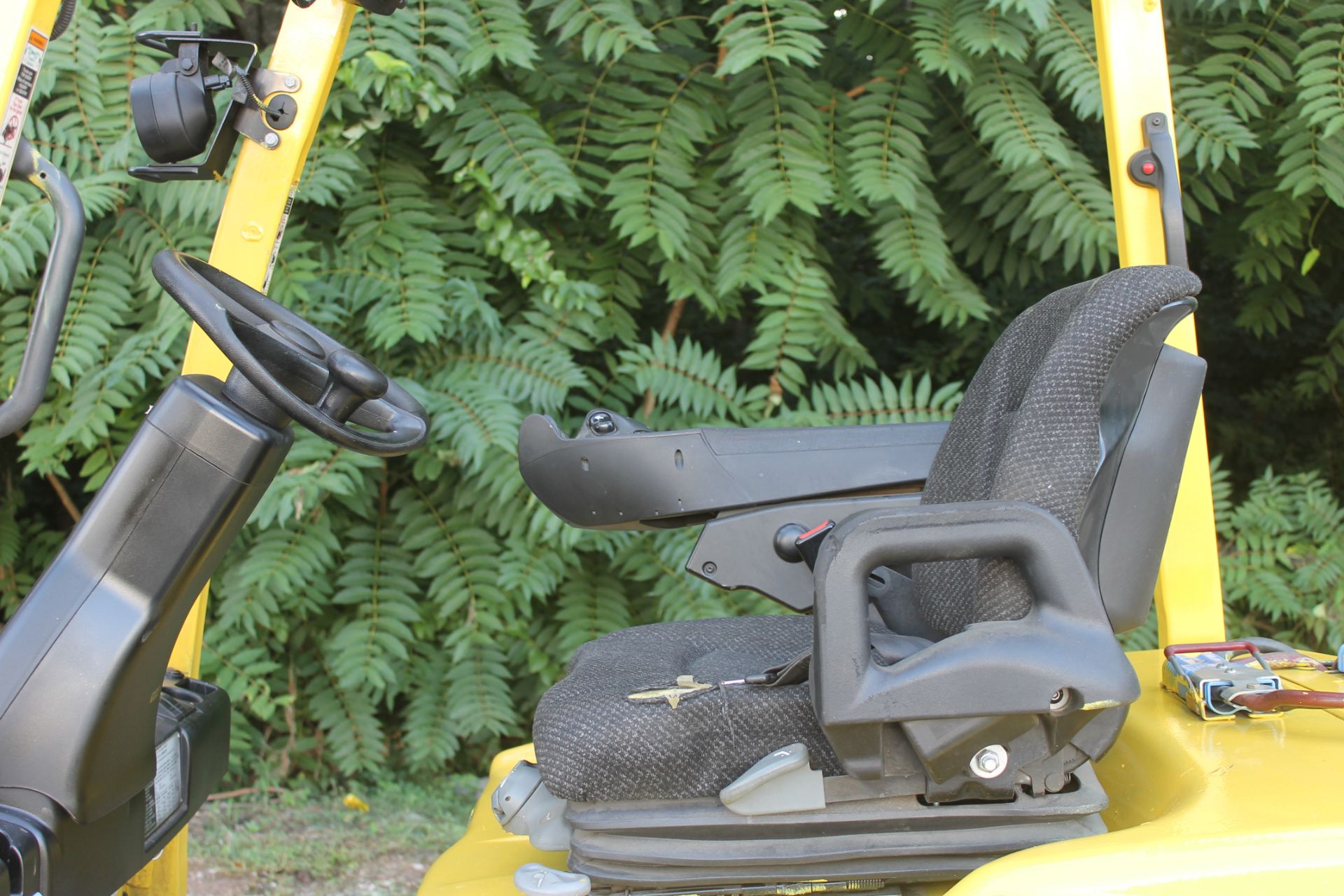 2012 HYSTER 5000 LBS. CAPACITY ELECTRIC FORKLIFT WITH 48 VOLTS BATTERY CHARGER, CLICK TO WATCH VIDEO - Image 9 of 9