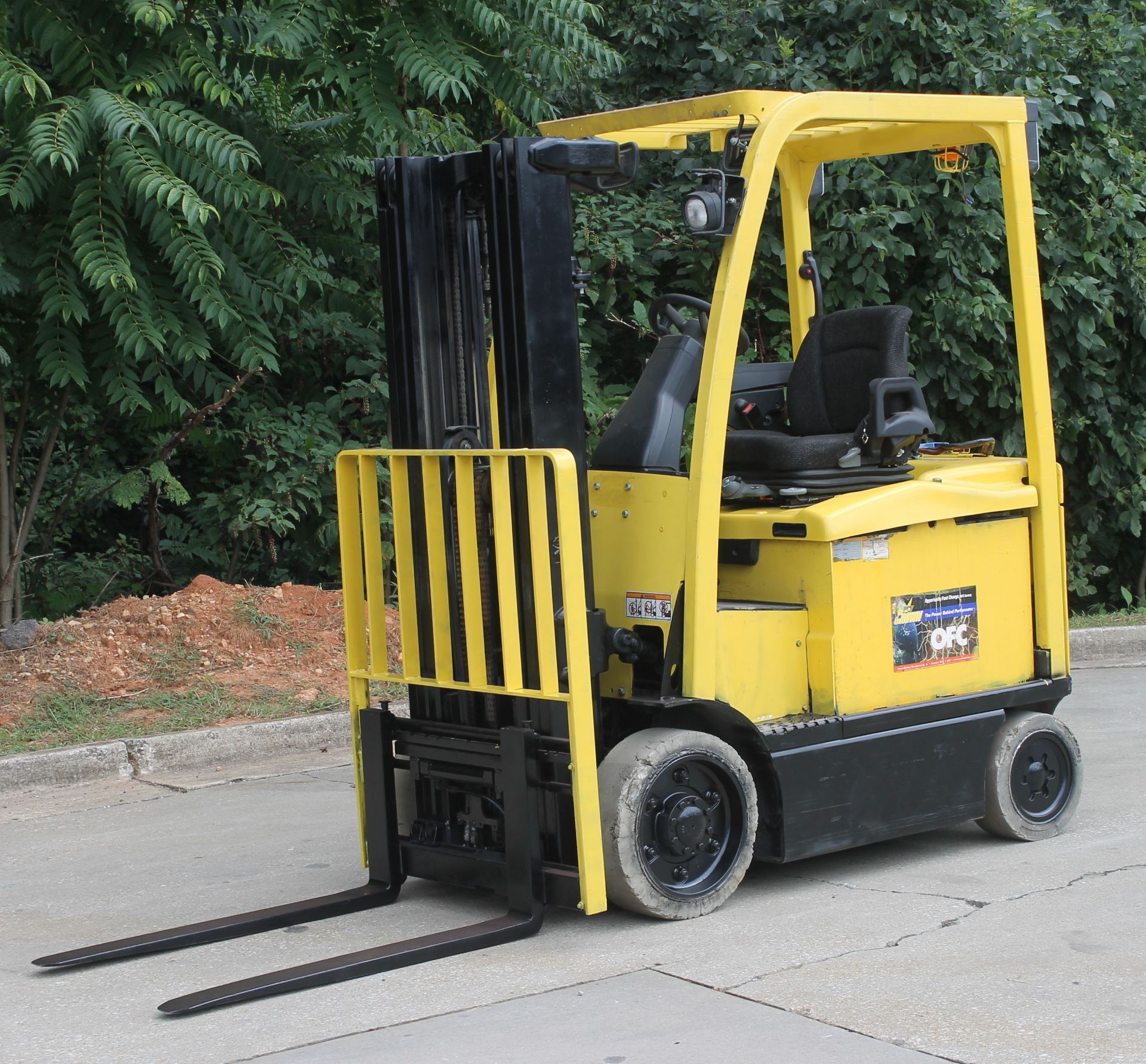 2012 HYSTER 5000 LBS. CAPACITY ELECTRIC FORKLIFT WITH 48 VOLTS BATTERY CHARGER, CLICK TO WATCH VIDEO