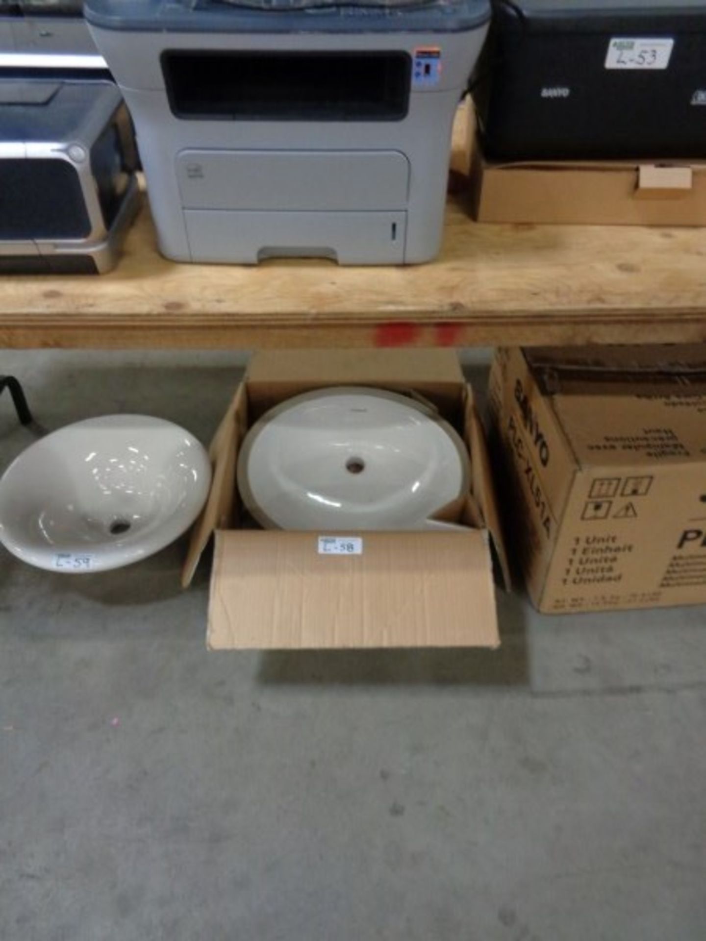 PORCELAIN SINK APROX 19"