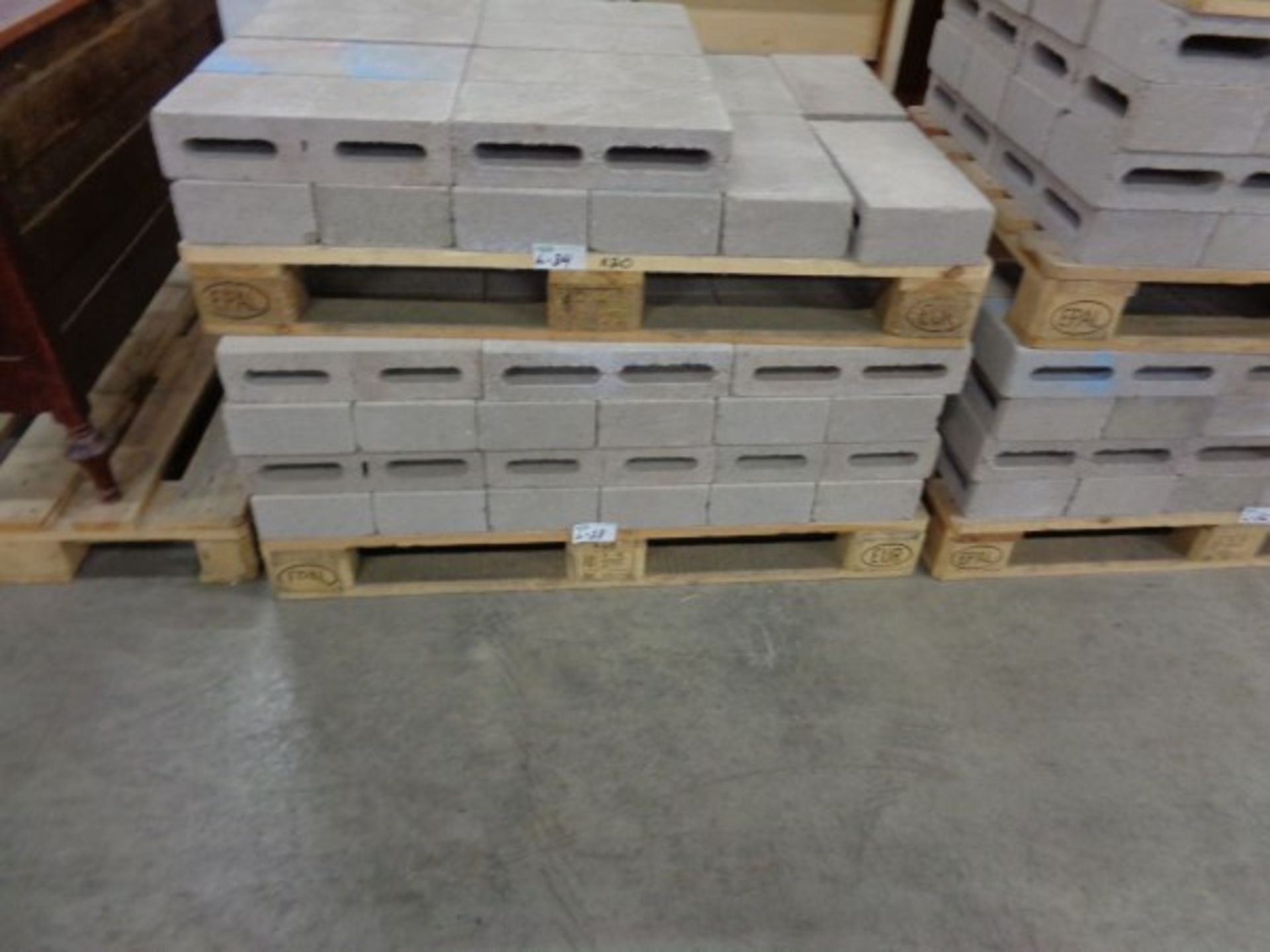 PALLET OF 48 CONCRETE STONES ( APROX 7 1/2 X 15 1/2")