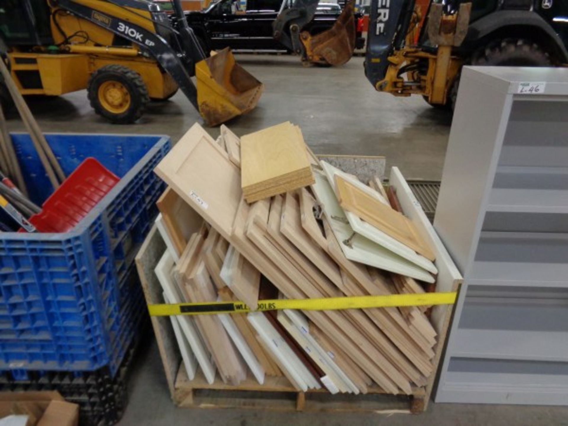 BOX LOT OF VARIOUS WOODEN DOORS ETC