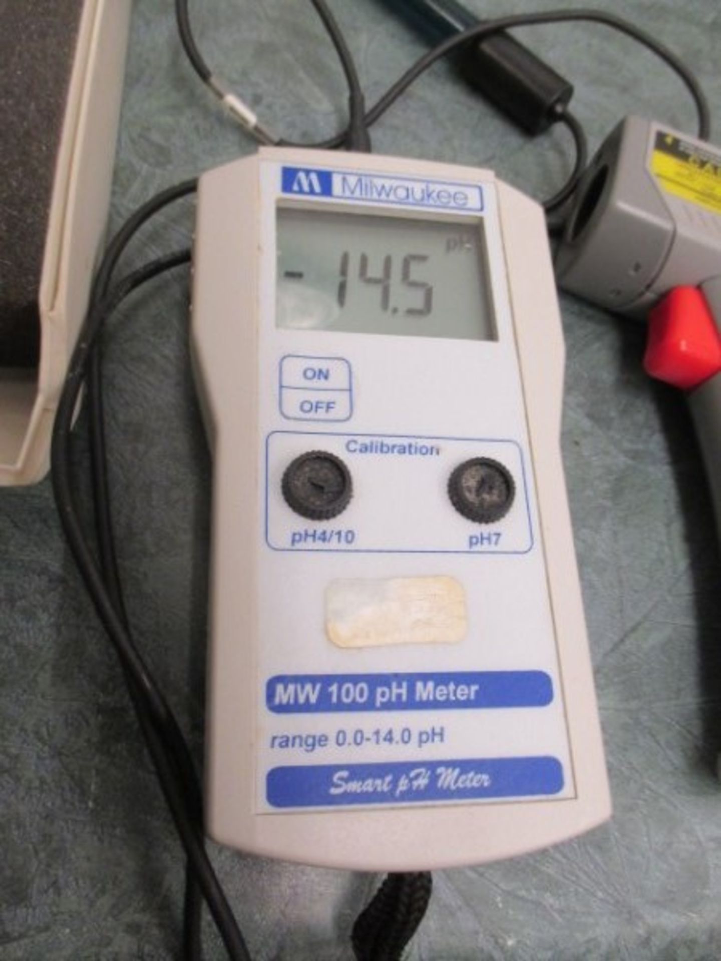 MILWAUKEE PH METER