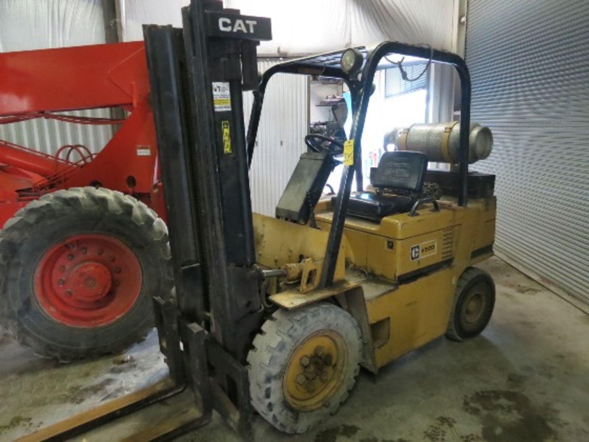 CATERPILLAR V50D 5000lb LP GAS FORKLIFT, s/n 3EC3523