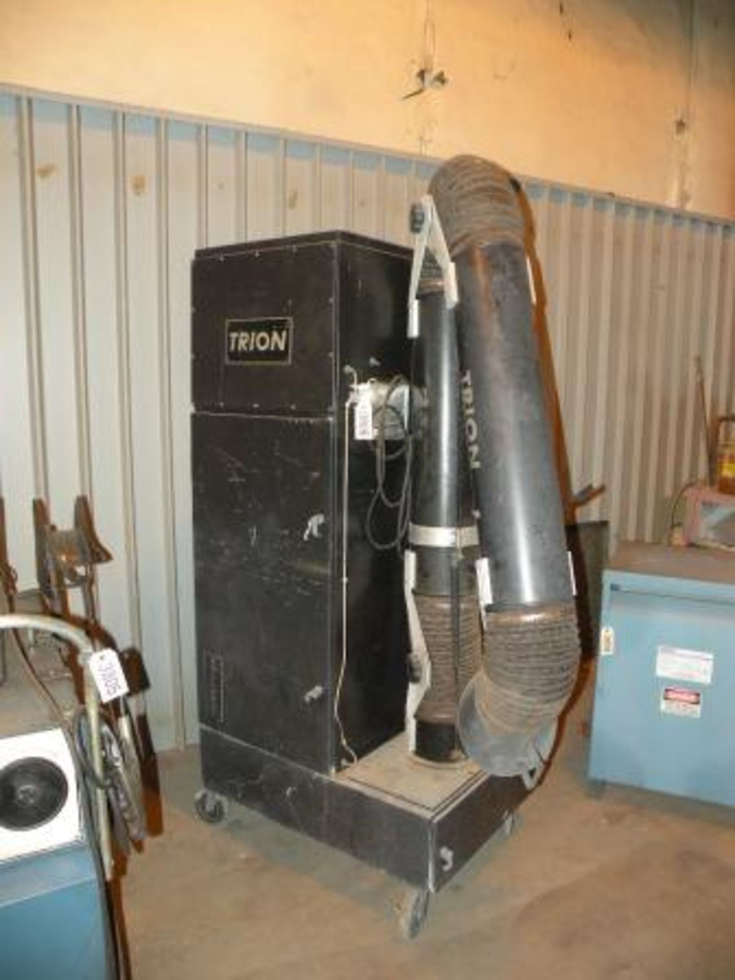 Trion Media Air Cleaner: Mdl M26V, 110V (Loading $15) (So Fulton, TN)